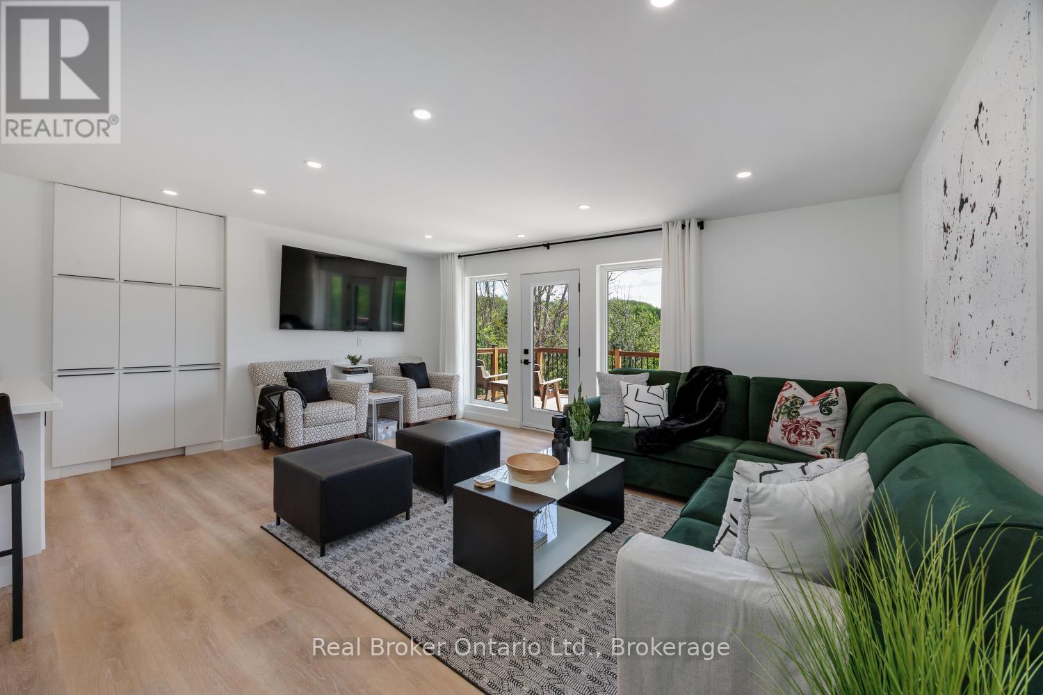 250 SILVER HEIGHTS DRIVE - Image 17