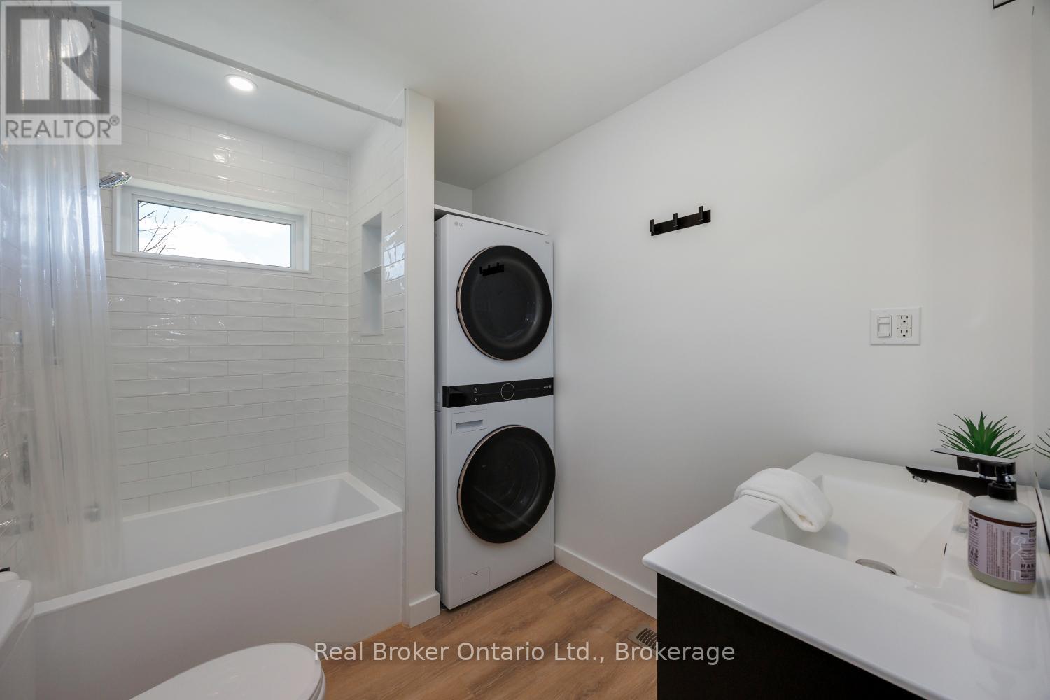 250 SILVER HEIGHTS DRIVE - Image 23