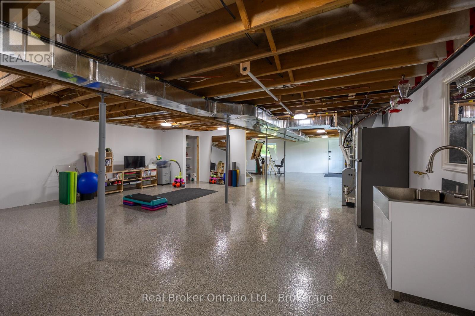 250 SILVER HEIGHTS DRIVE - Image 25