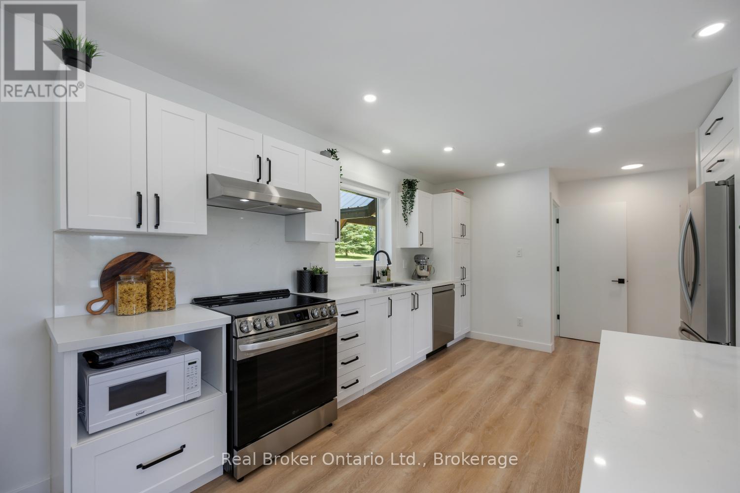 250 SILVER HEIGHTS DRIVE - Image 7