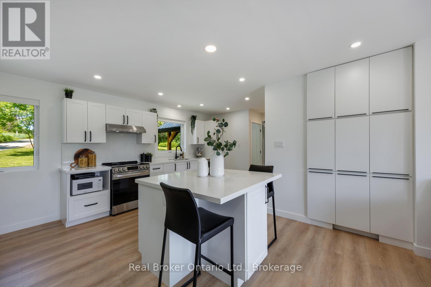 250 SILVER HEIGHTS DRIVE - Image 9