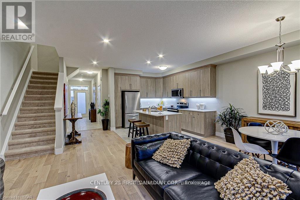88- UPPER LEVELS - 177 EDGEVALLEY ROAD, London East (East D) — photo 7