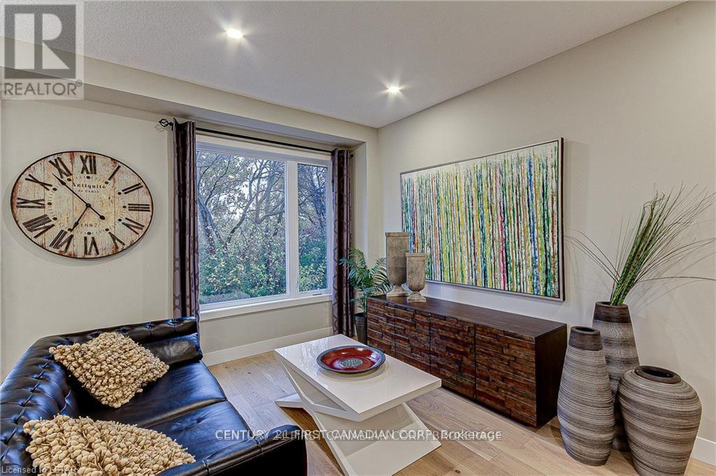 88- UPPER LEVELS - 177 EDGEVALLEY ROAD, London East (East D) — photo 8