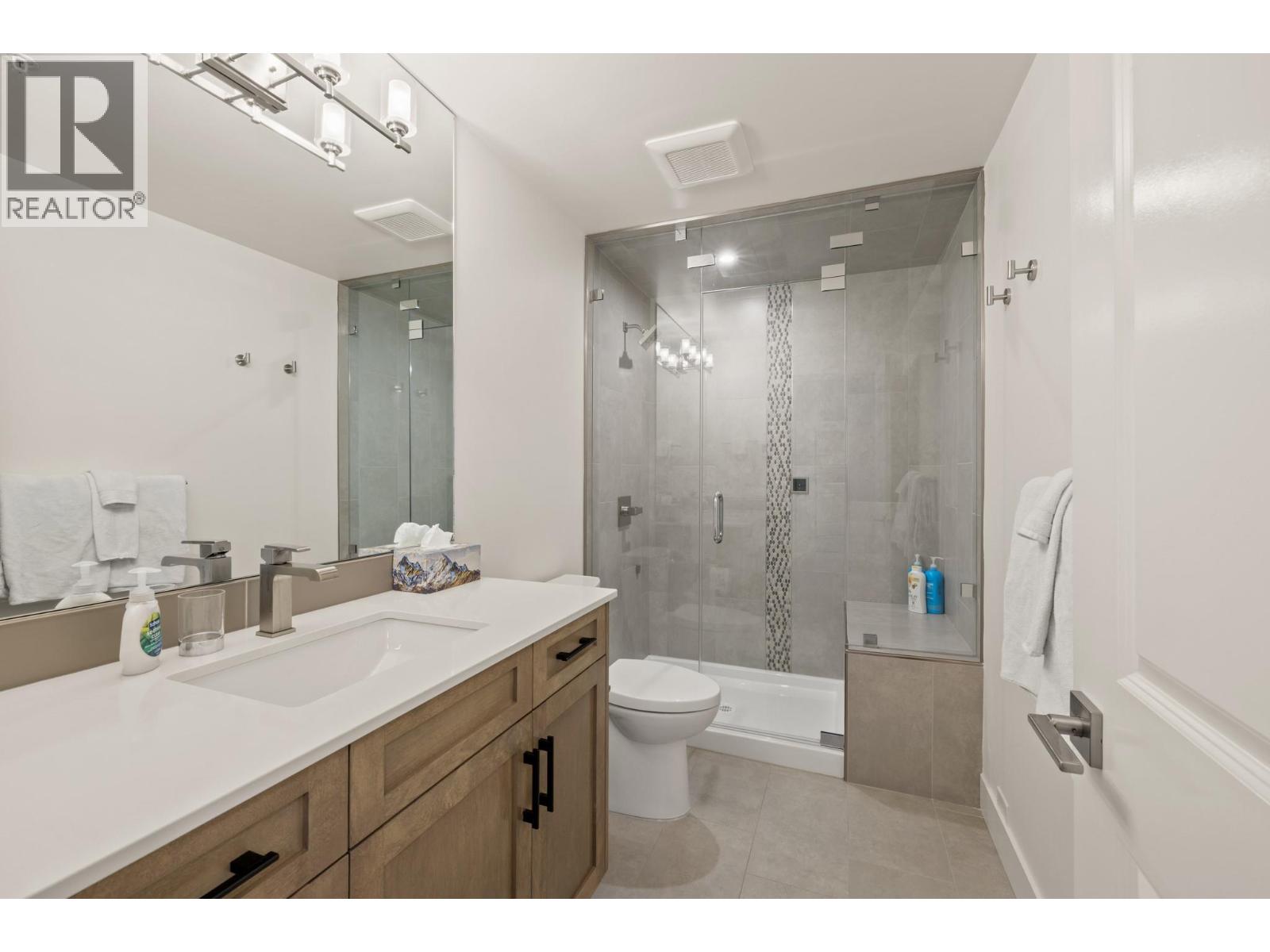1B 5075 Snowbird Way, Big White