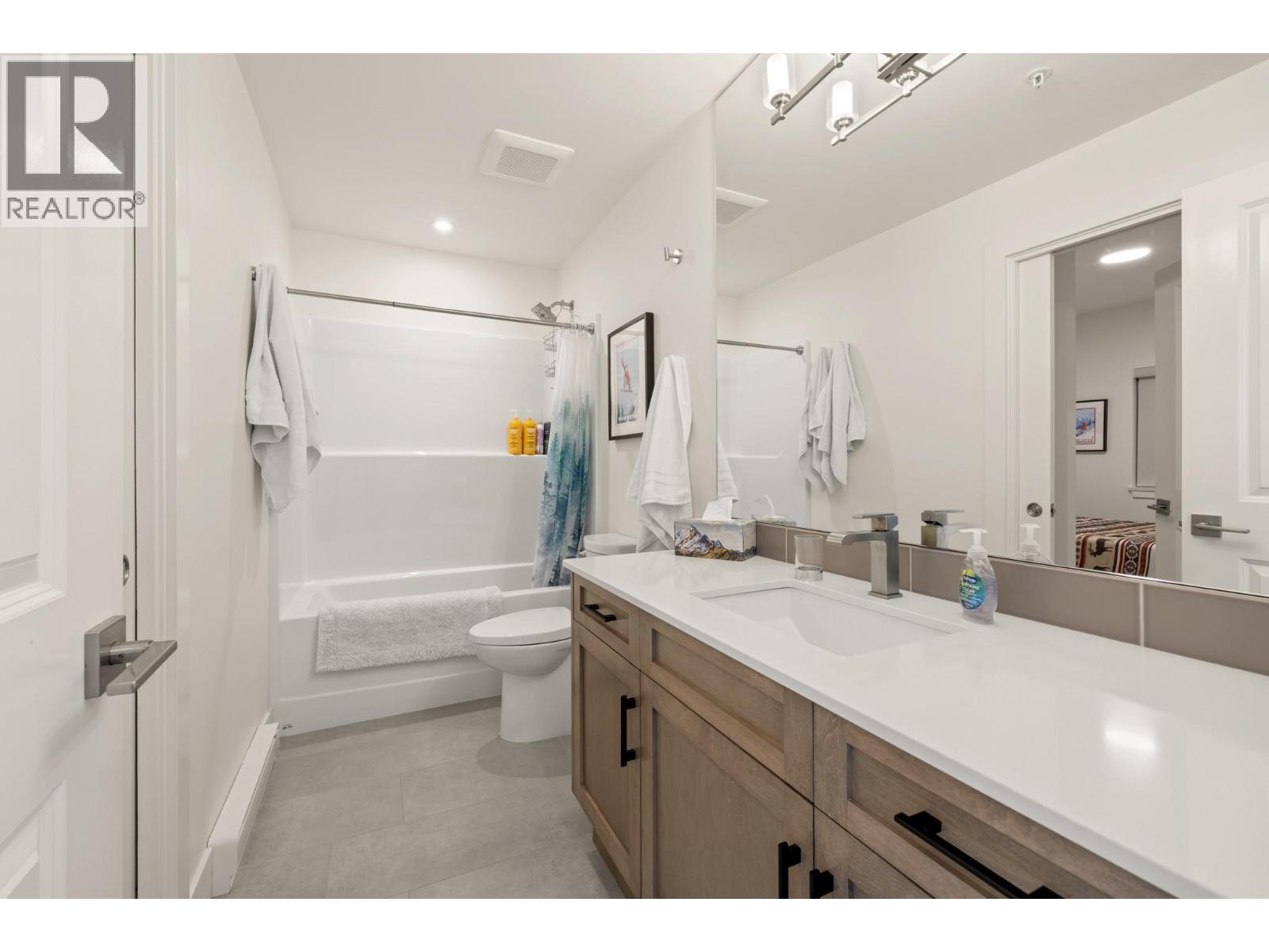 1B 5075 Snowbird Way, Big White