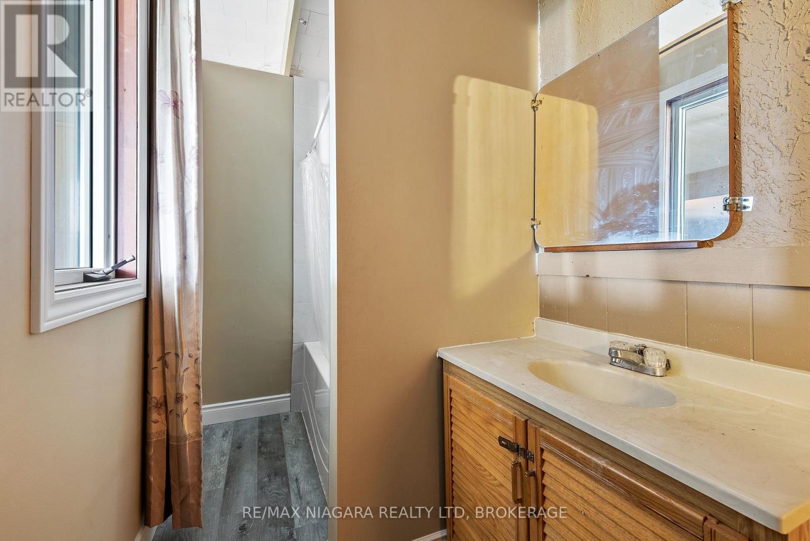 319 Davis Street — photo 16