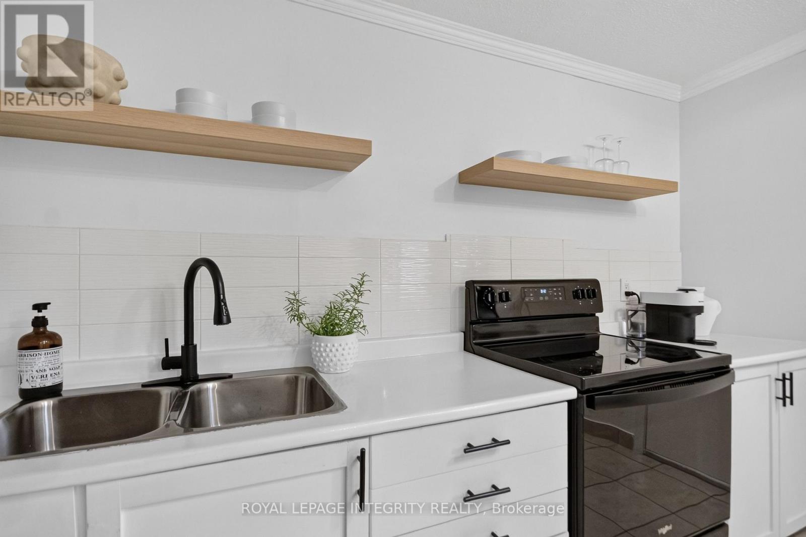 209 SHERWAY DRIVE - Image 10