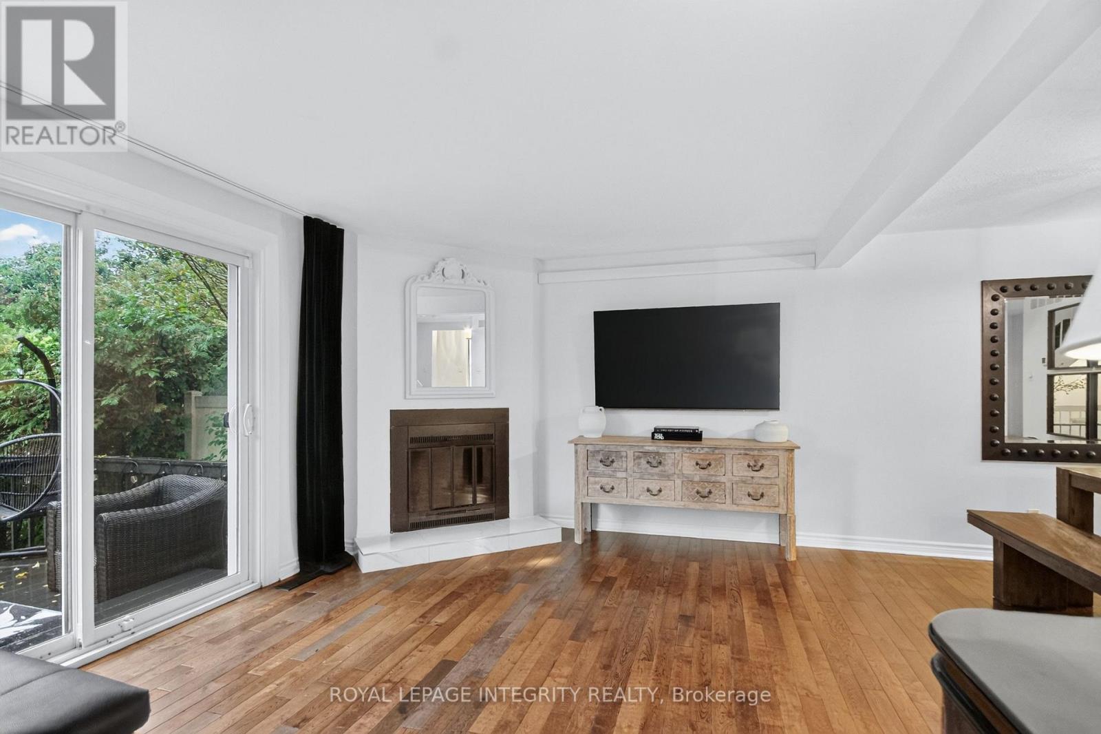 209 SHERWAY DRIVE - Image 18
