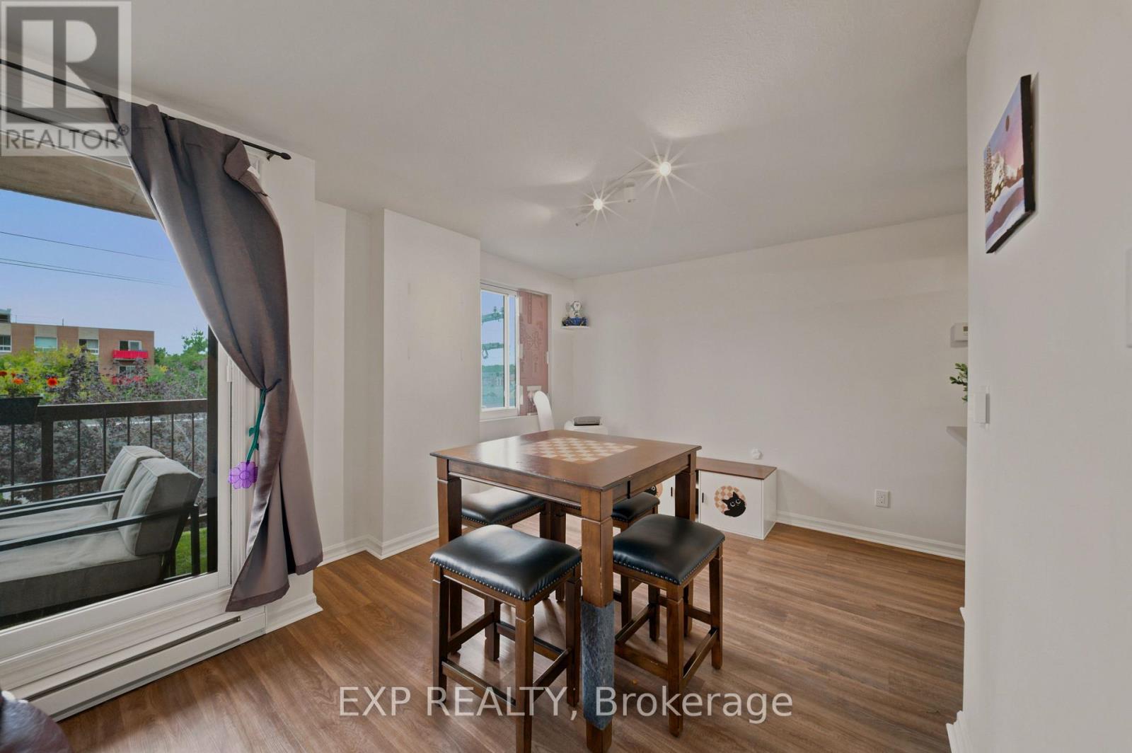 #401 222 GUIGUES AVENUE - 4