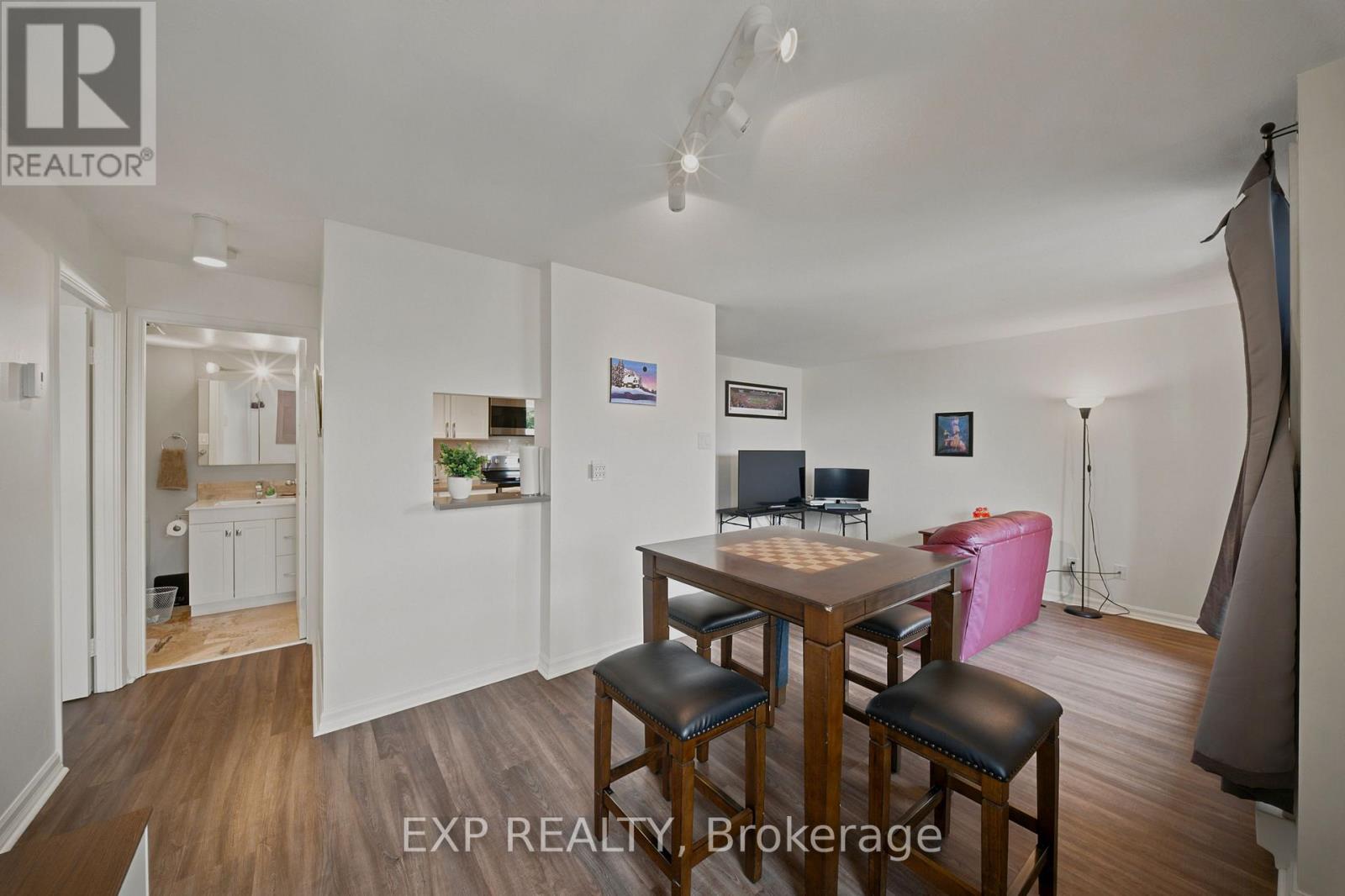 #401 222 GUIGUES AVENUE - 5