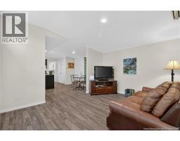2 Larchwood Street, photo 5