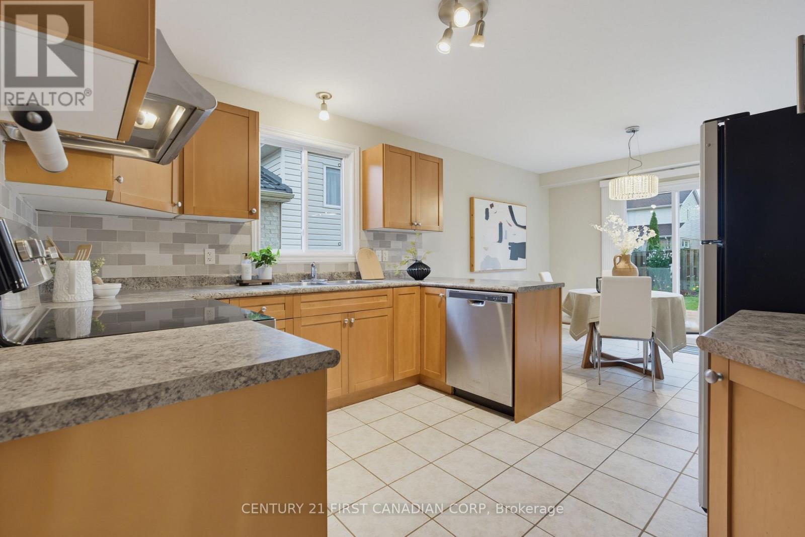 1748 ENNISMORE CRESCENT - 40