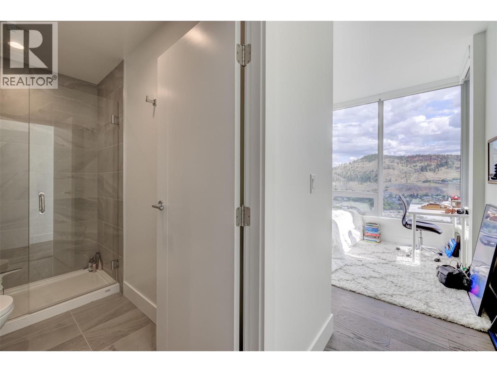 2302 1181 Sunset Drive, Kelowna