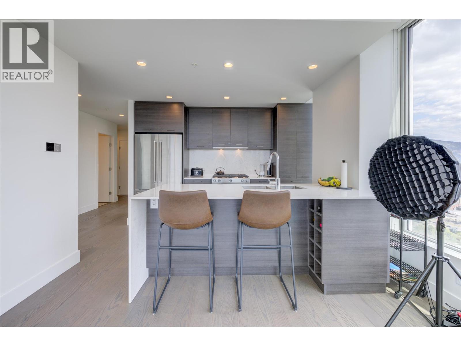 2302 1181 Sunset Drive, Kelowna