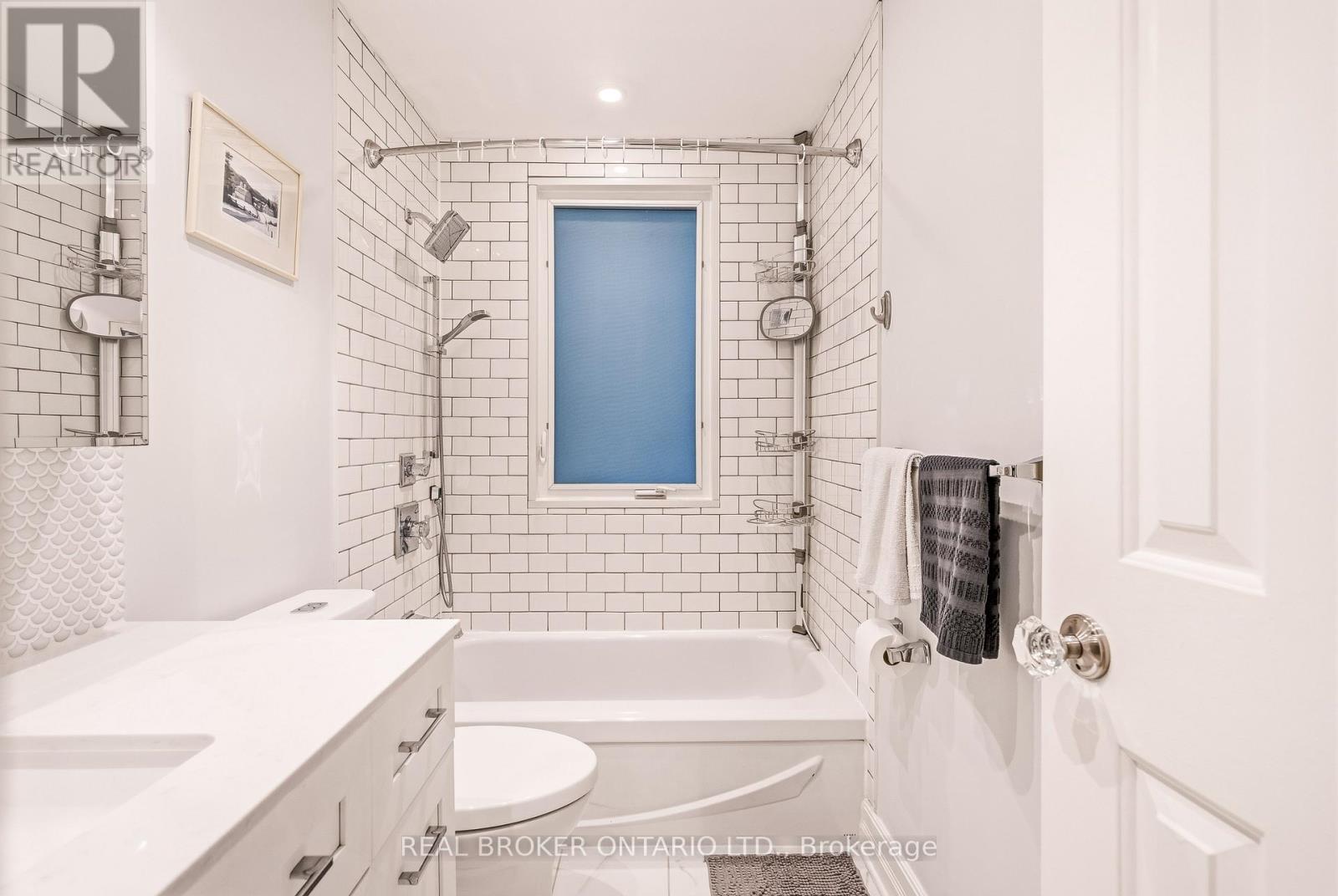 417 DALY AVENUE - Image 25