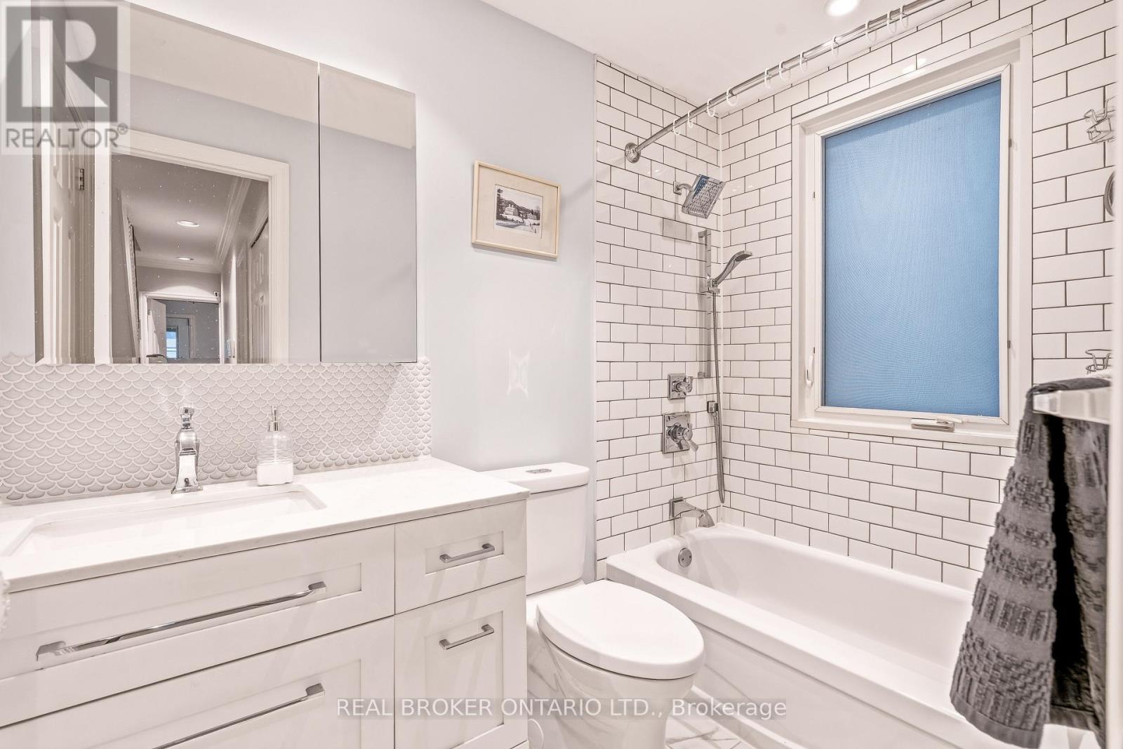 417 DALY AVENUE - Image 24