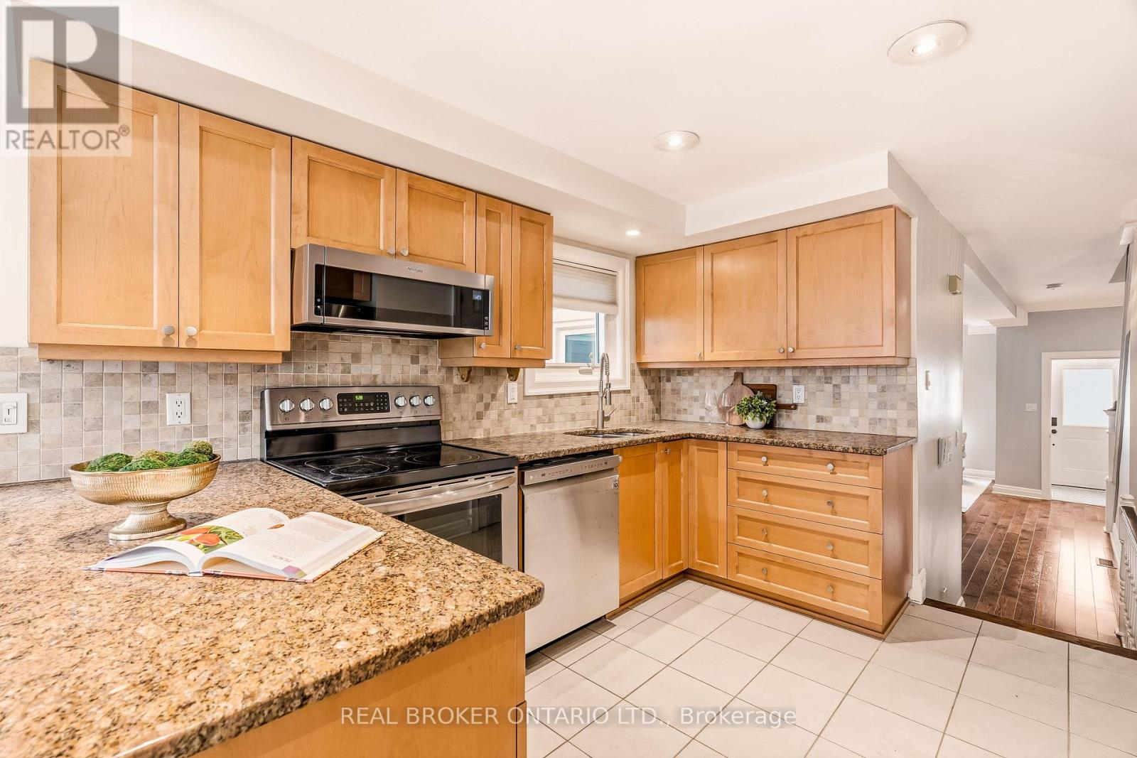 417 DALY AVENUE - Image 17