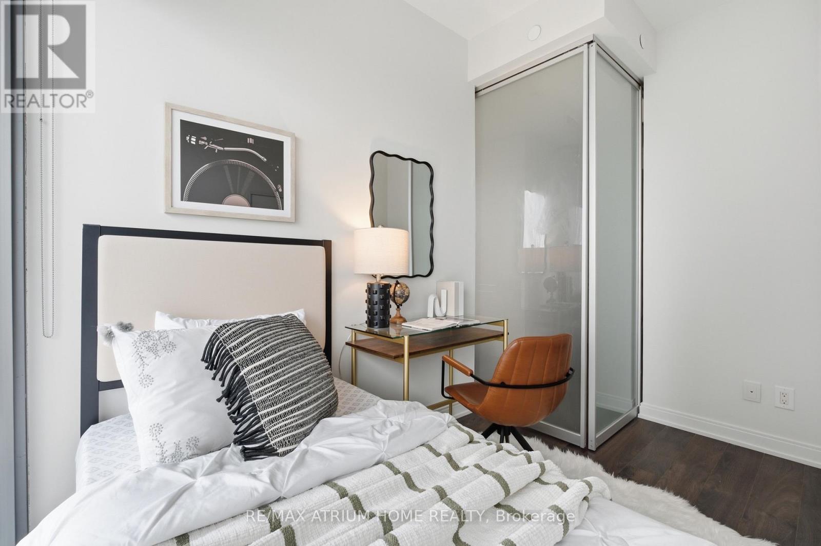 #4413 50 CHARLES STREET E - 21