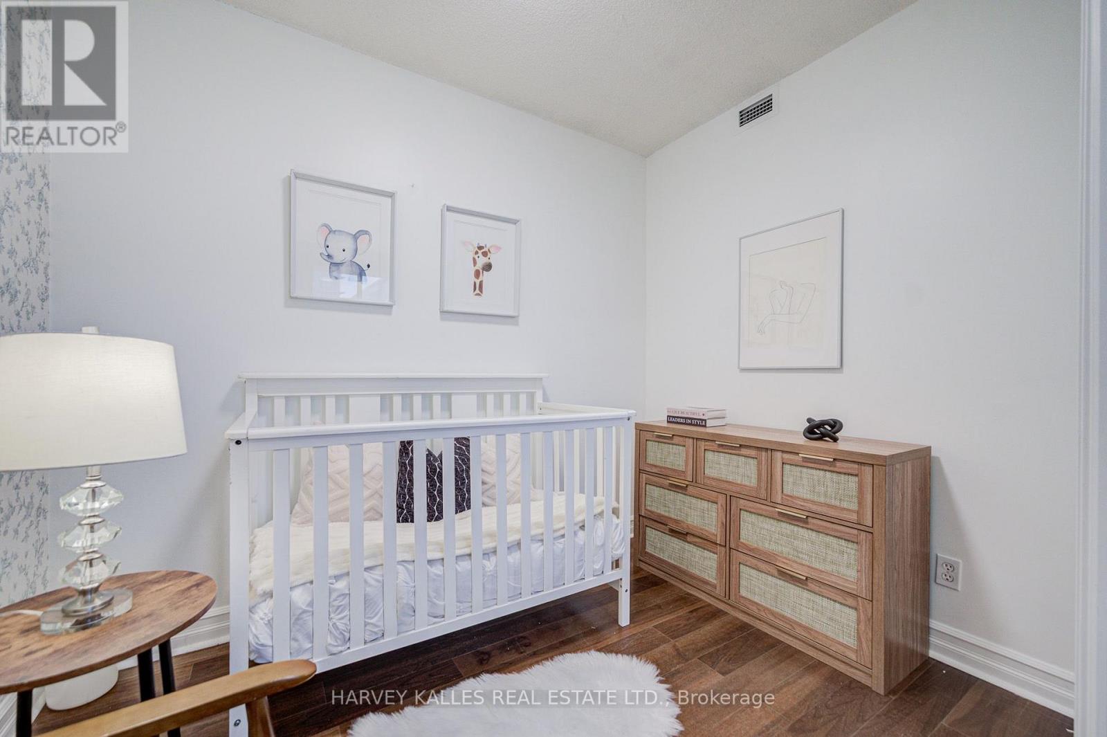 #910 5 ROSEHILL AVENUE - 23