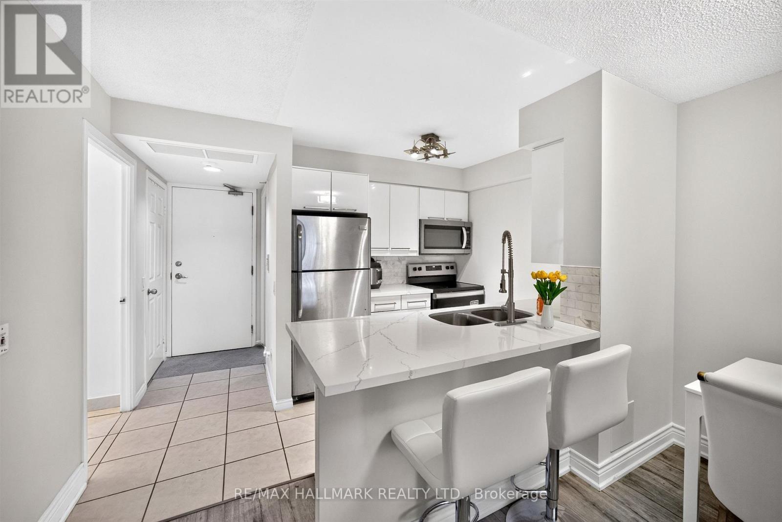 #812 155 BEECROFT ROAD - 10