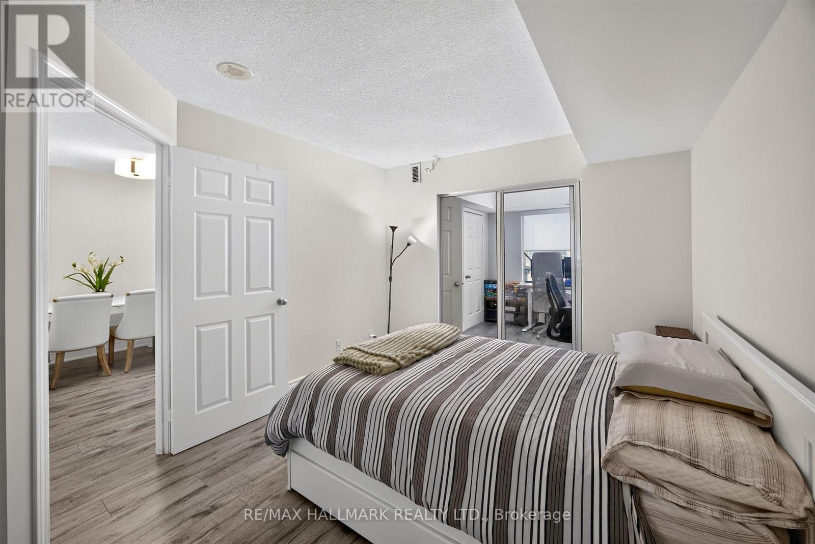 #812 155 BEECROFT ROAD - 20