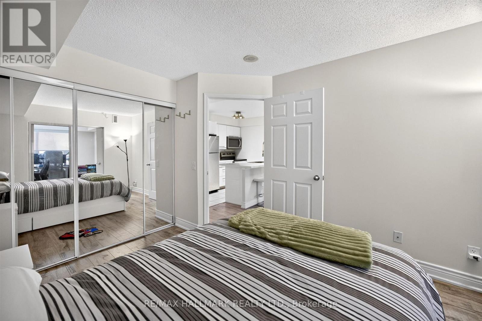 #812 155 BEECROFT ROAD - 21