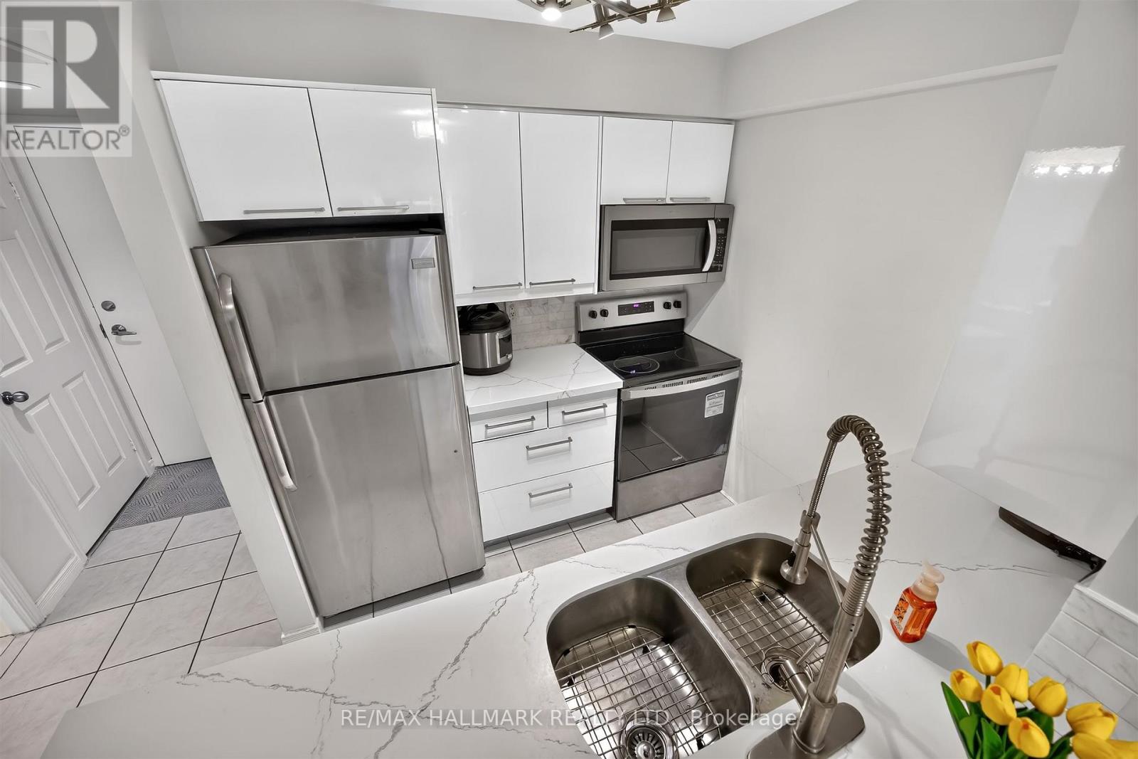 #812 155 BEECROFT ROAD - 9