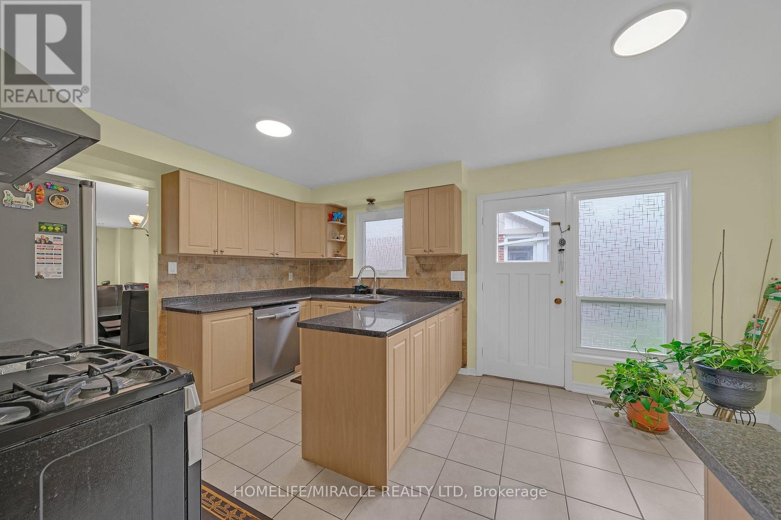 28 ROOKSNEST TRAIL - 14