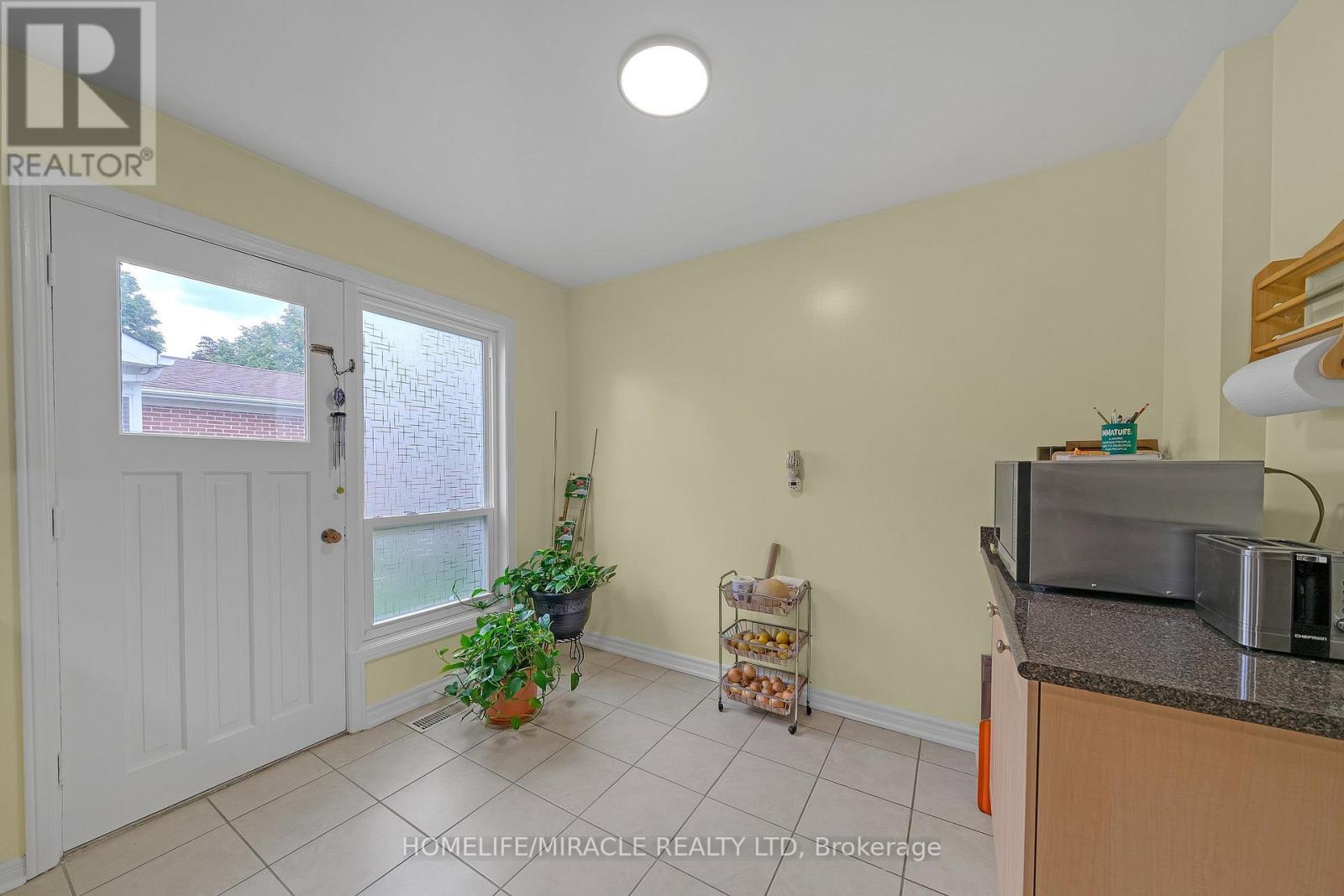 28 ROOKSNEST TRAIL - 17