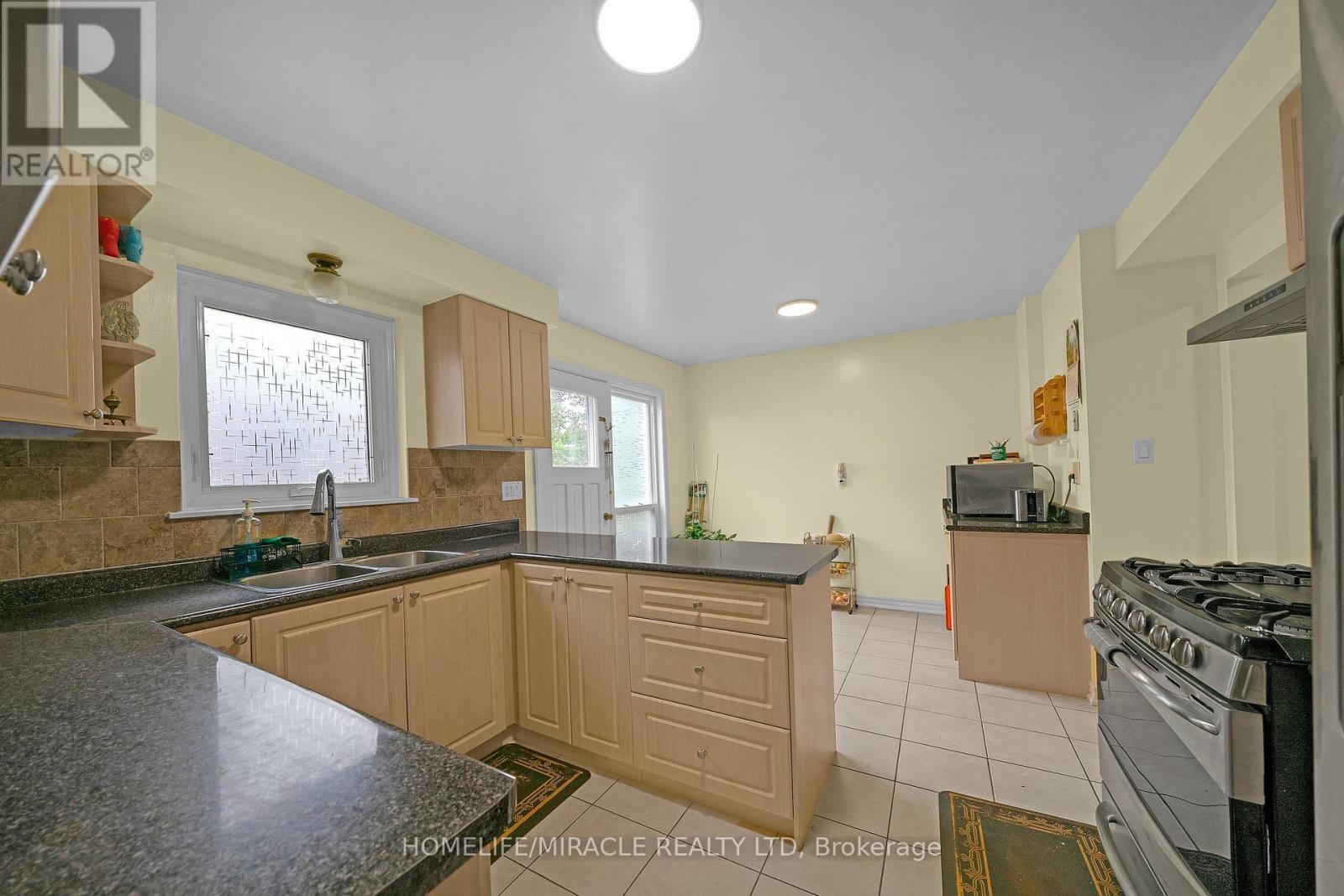 28 ROOKSNEST TRAIL - 19