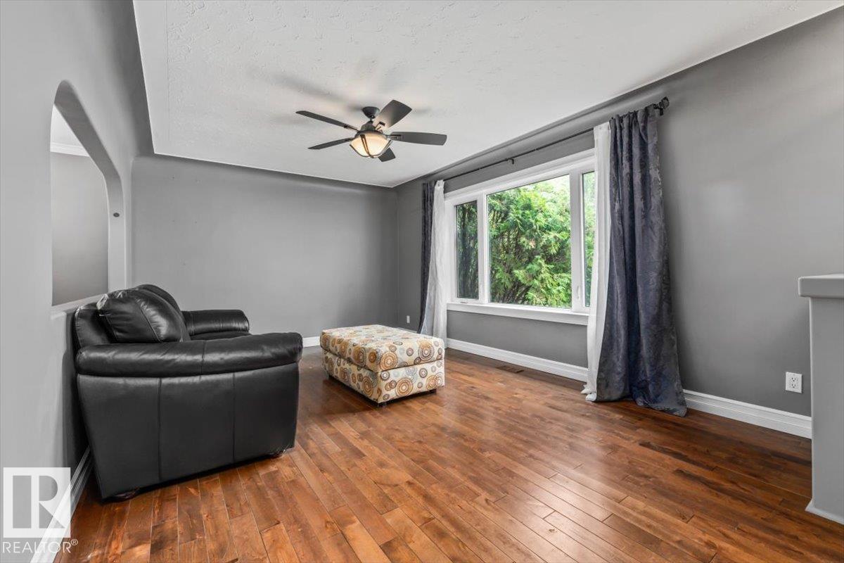 10994 165 ST NW - 4