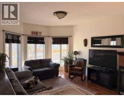 Living room - 122 12 Avenue Ne, Sundre, AB T0M1X0 Photo 7