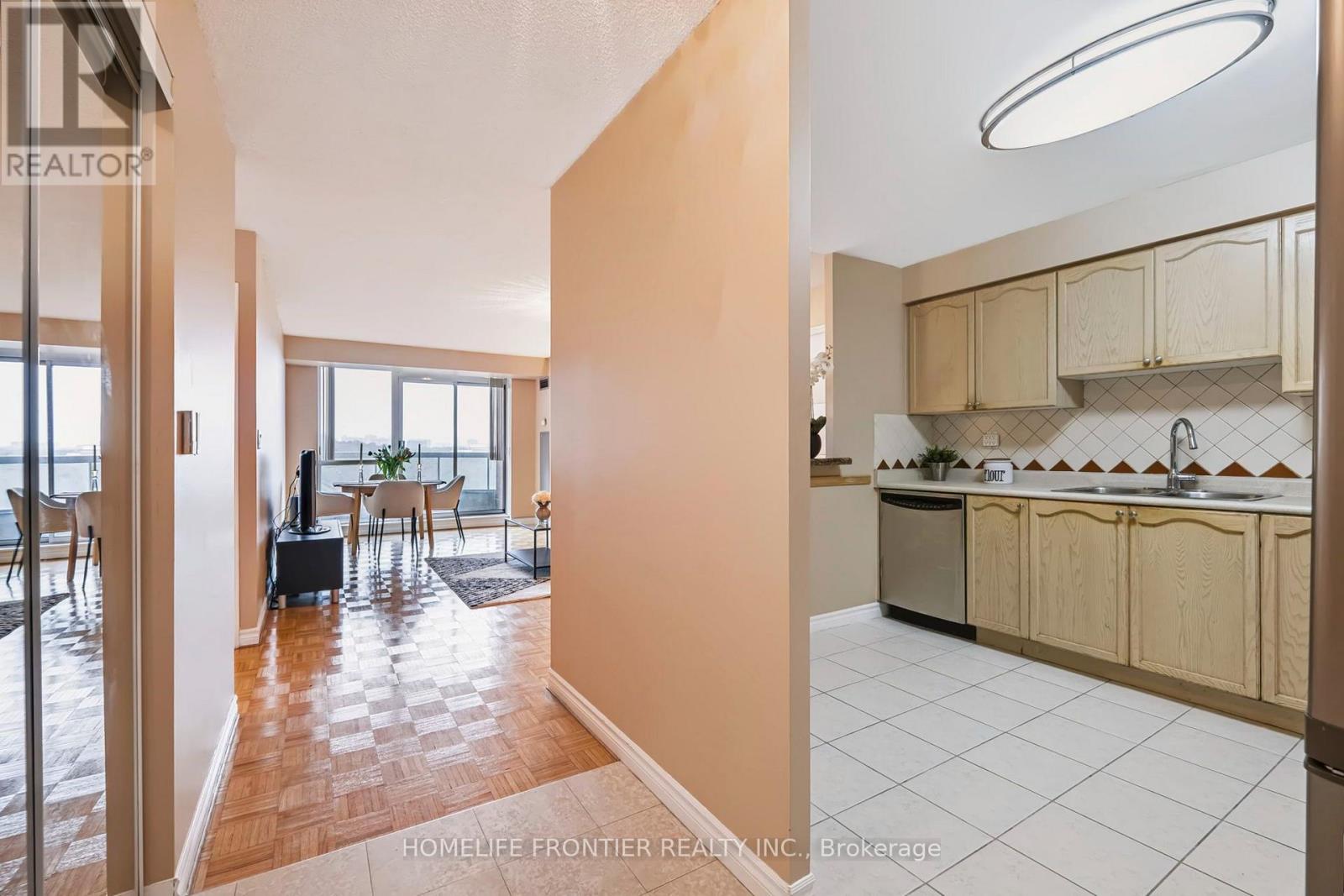 #610 745 NEW WESTMINSTER DRIVE - 5