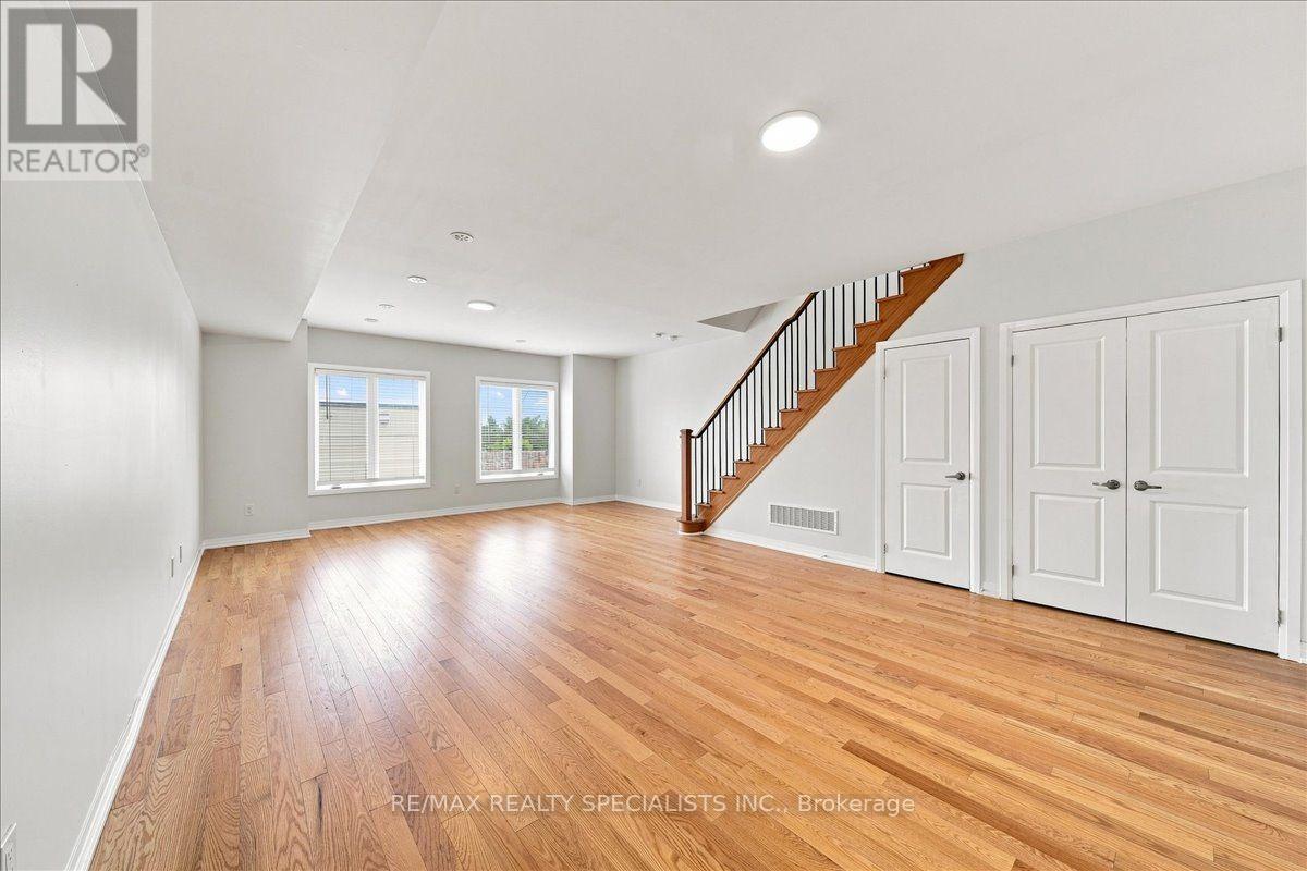 #13 220 DISSETTE STREET - 12