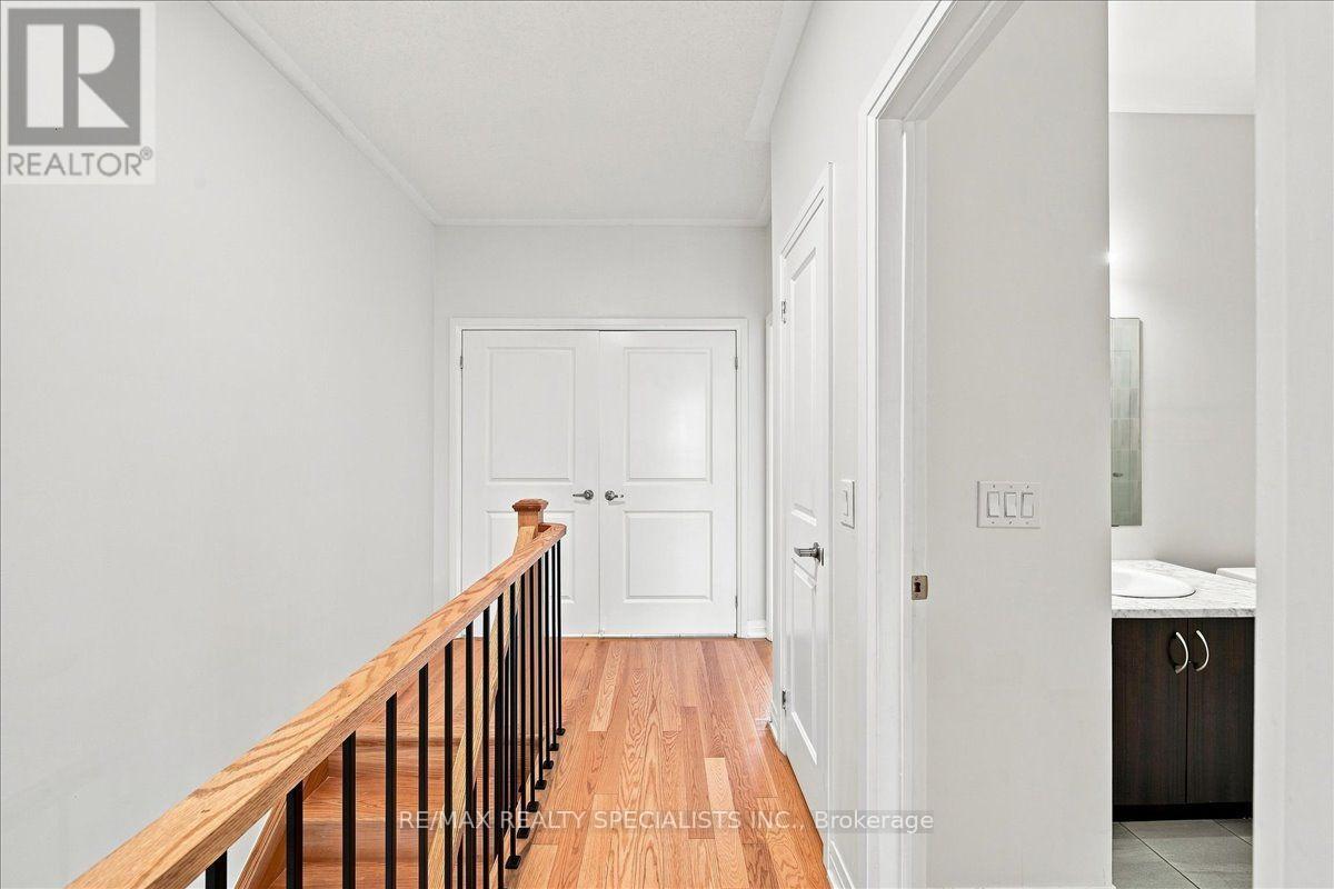 #13 220 DISSETTE STREET - 15