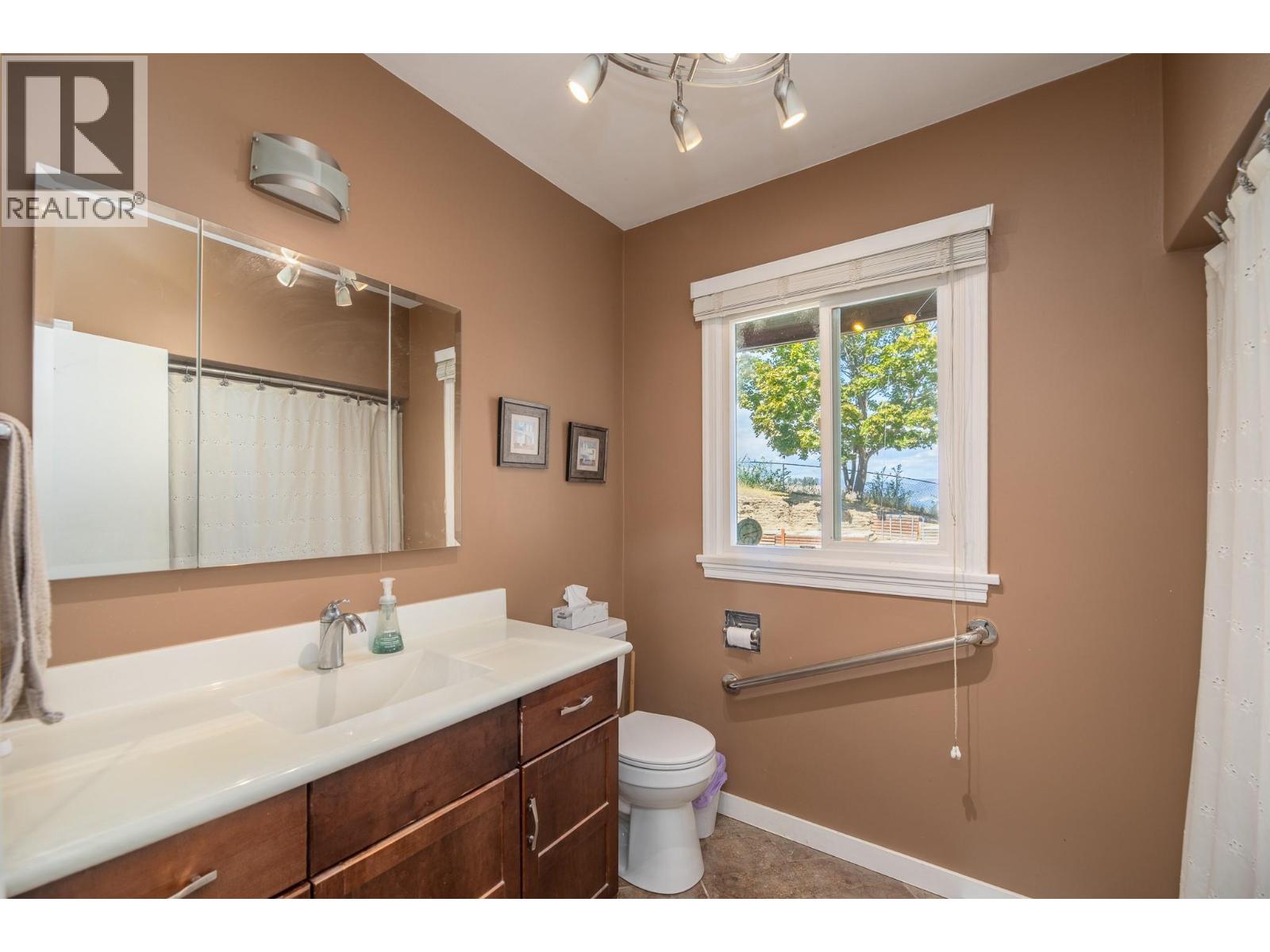 14602 Fisher Close, Summerland