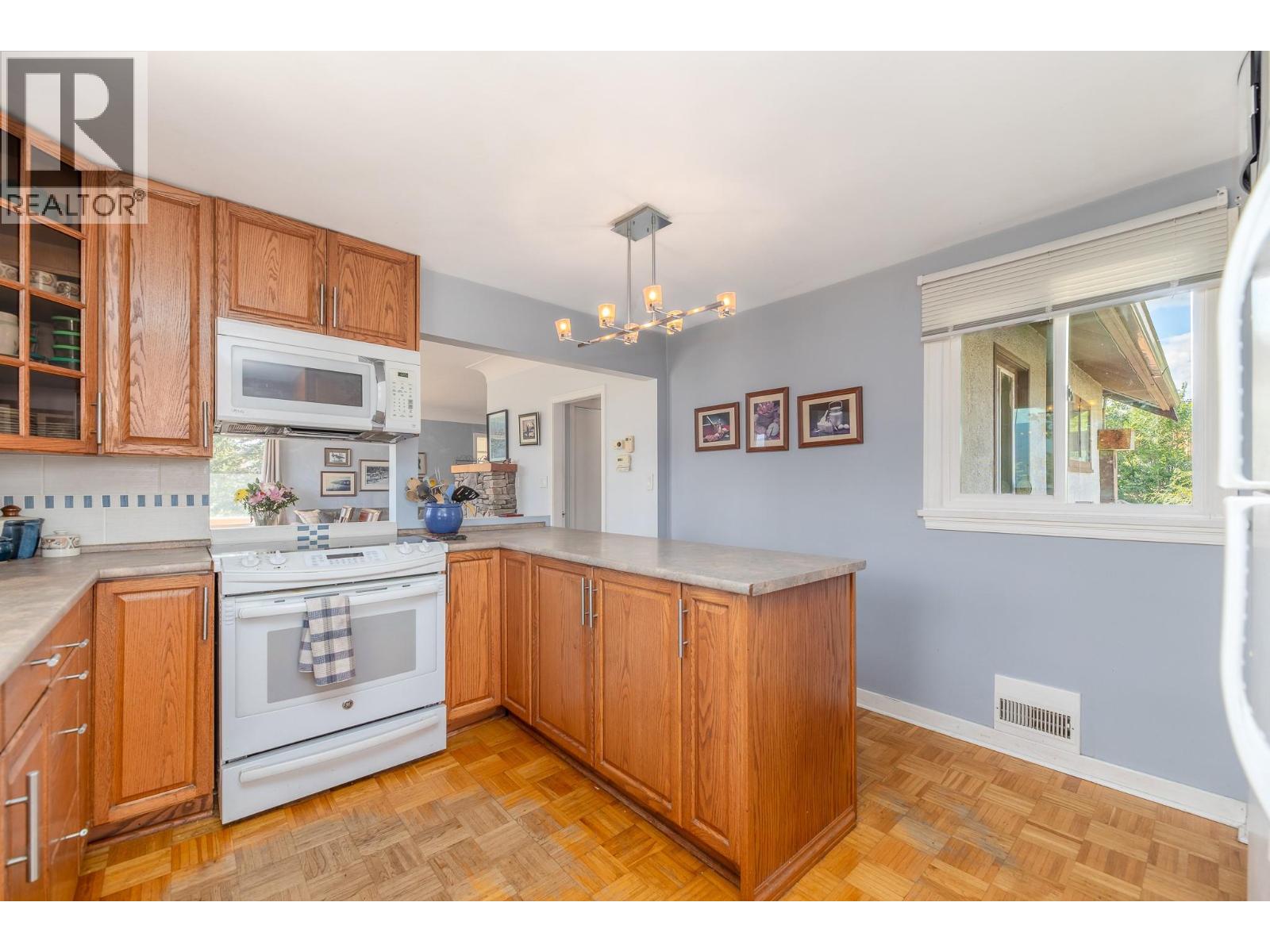 14602 Fisher Close, Summerland