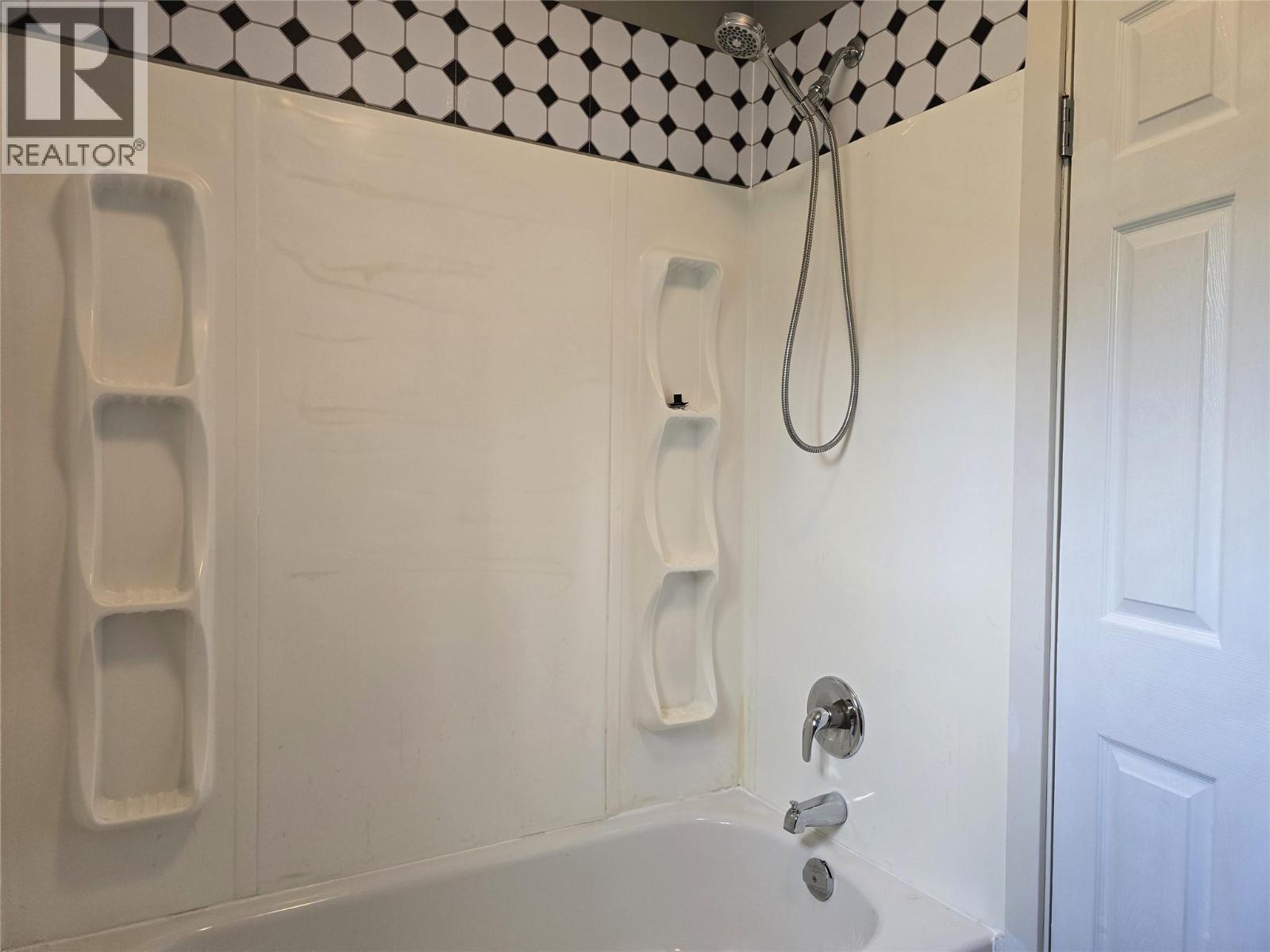 15 LODGE Drive - Image 41