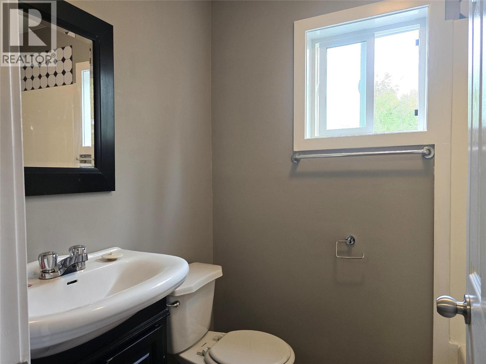15 LODGE Drive - Image 40