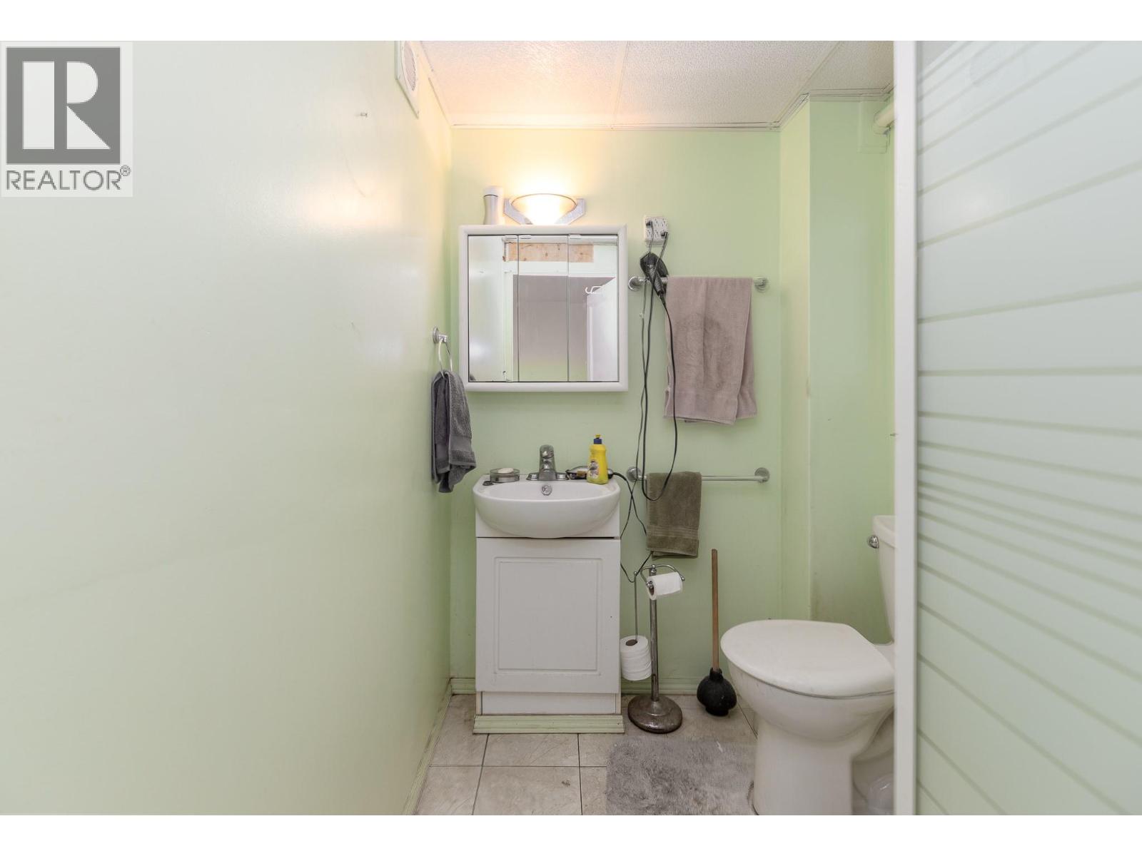 14602 Fisher Close, Summerland