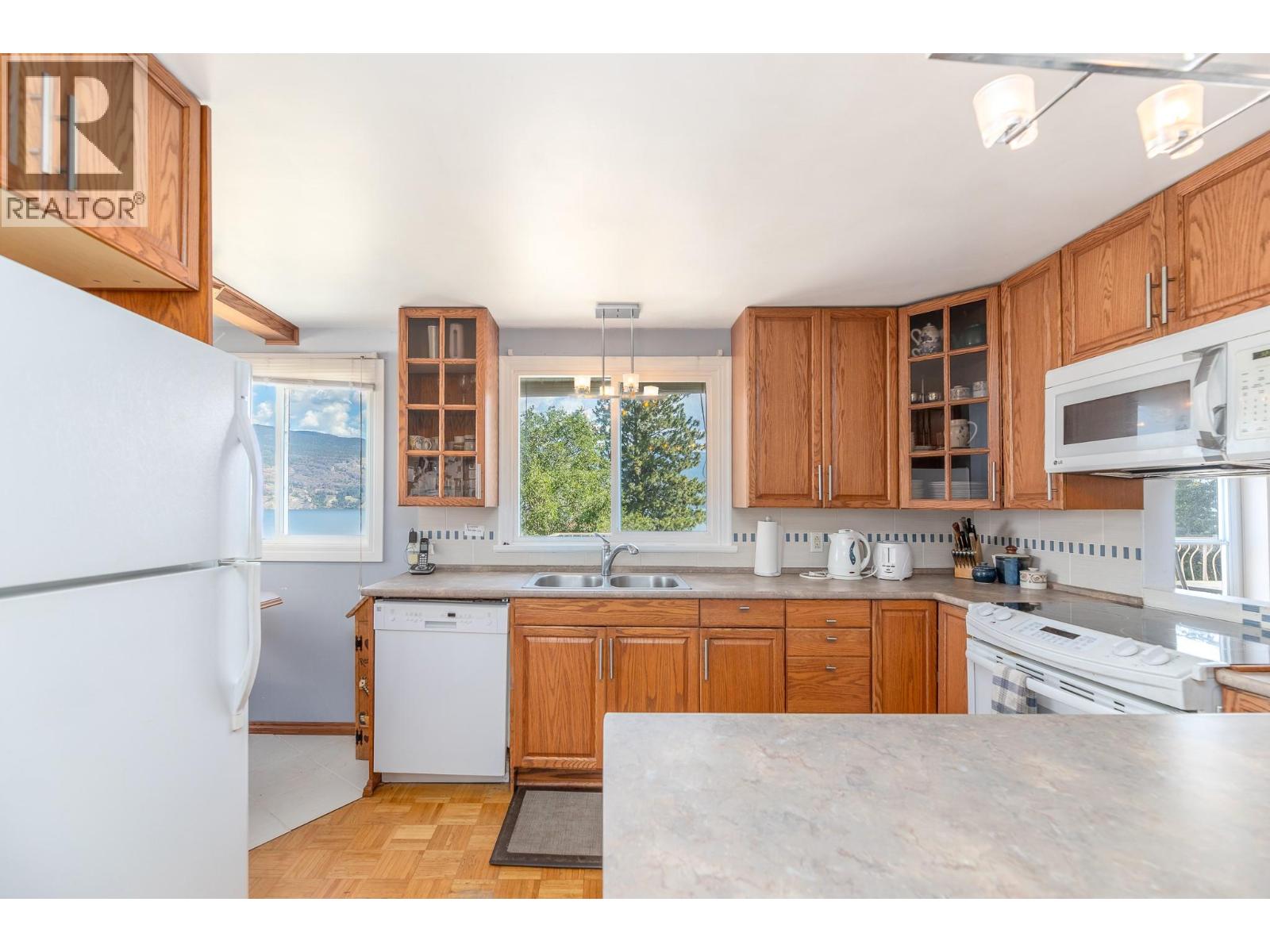 14602 Fisher Close, Summerland