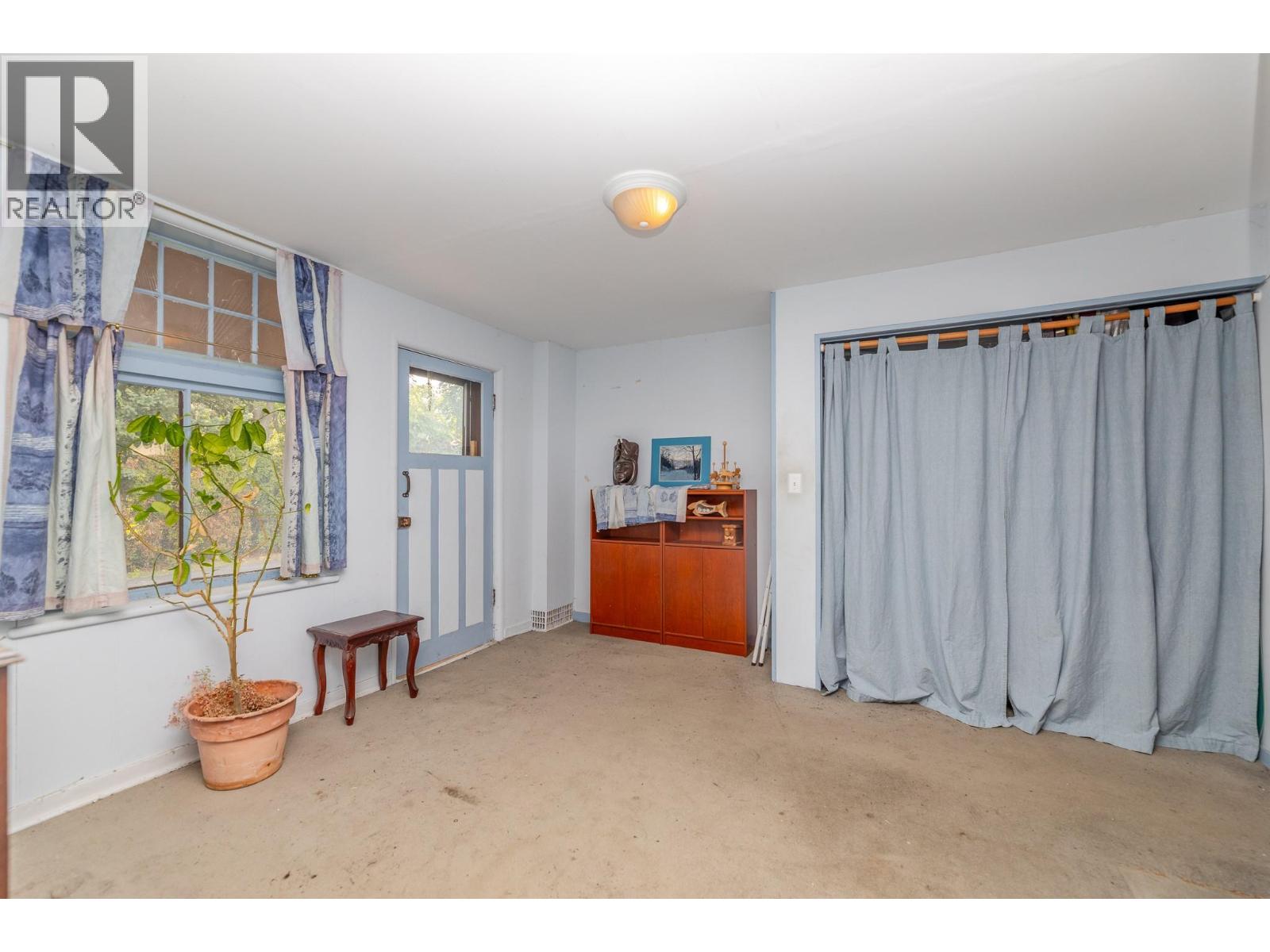 14602 Fisher Close, Summerland