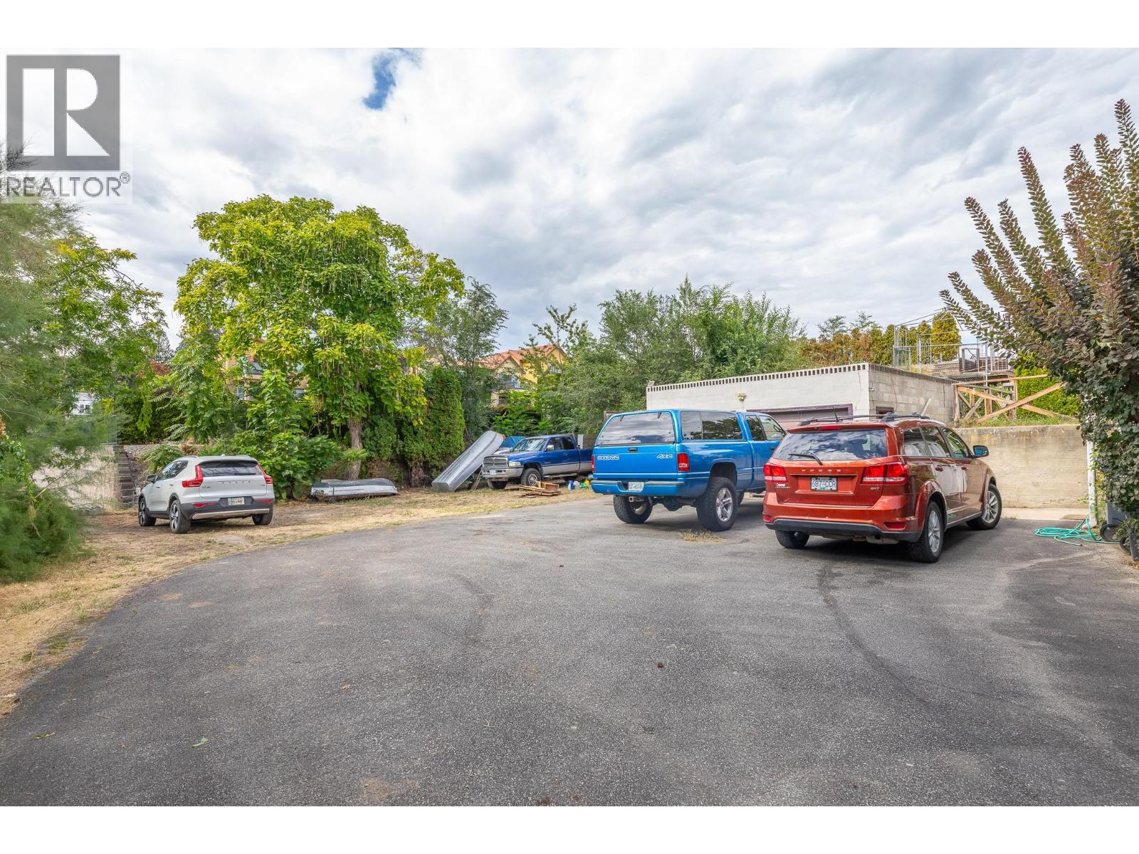 14602 Fisher Close, Summerland
