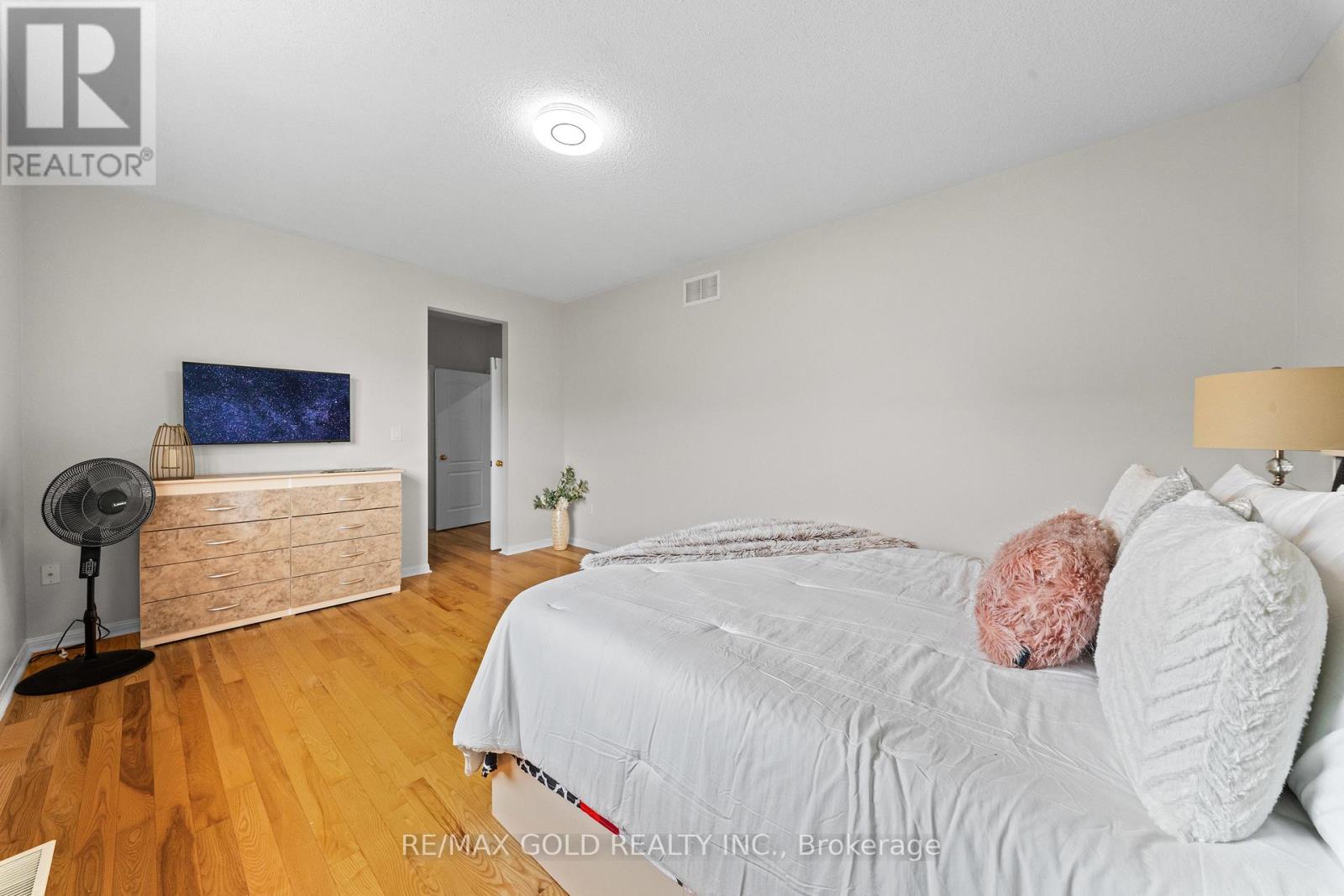 28 BOTTOMWOOD STREET - 27
