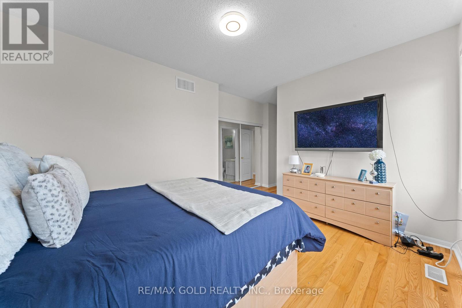28 BOTTOMWOOD STREET - 37