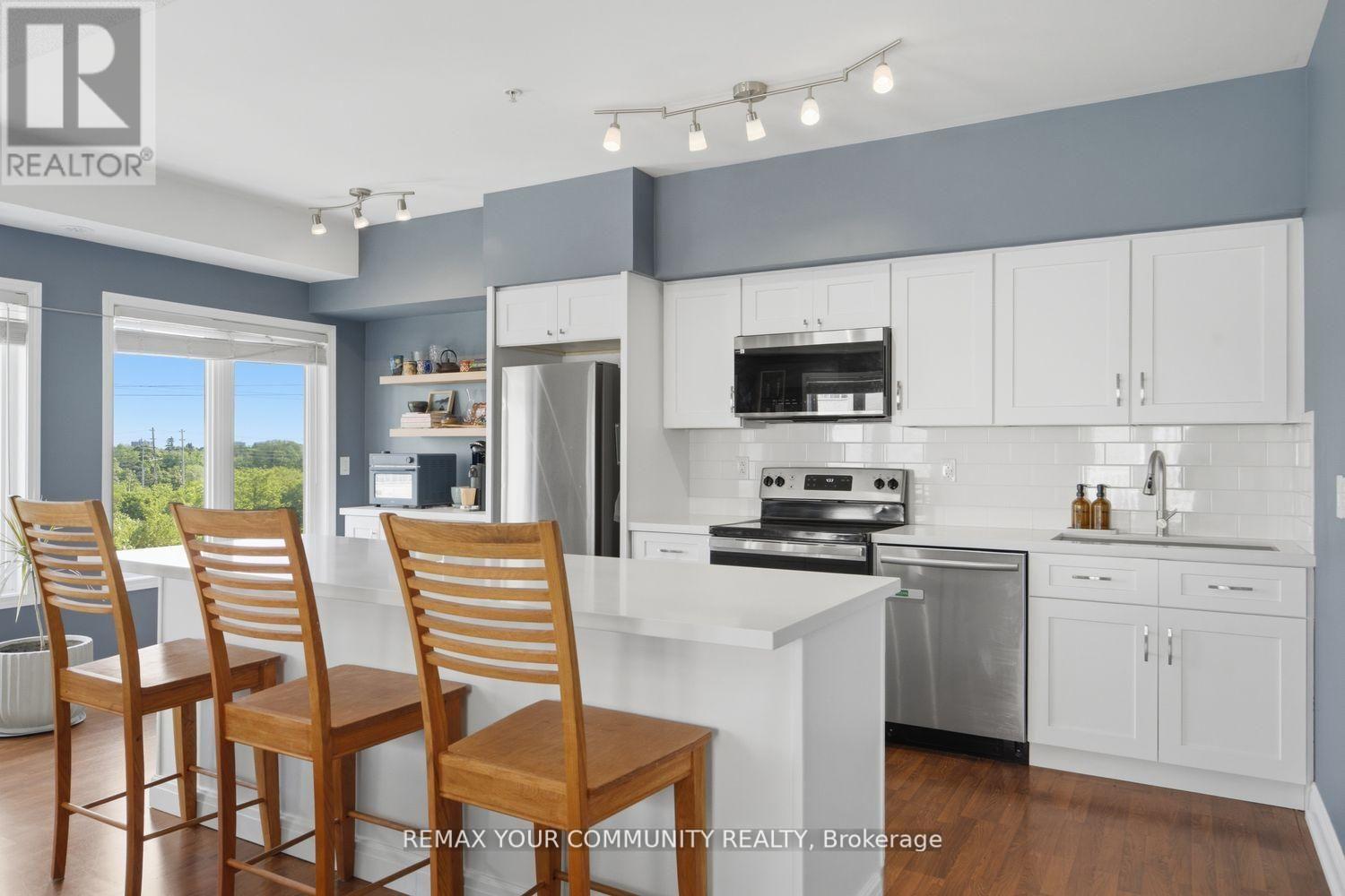 ##204 35 RICHGROVE DRIVE - 18