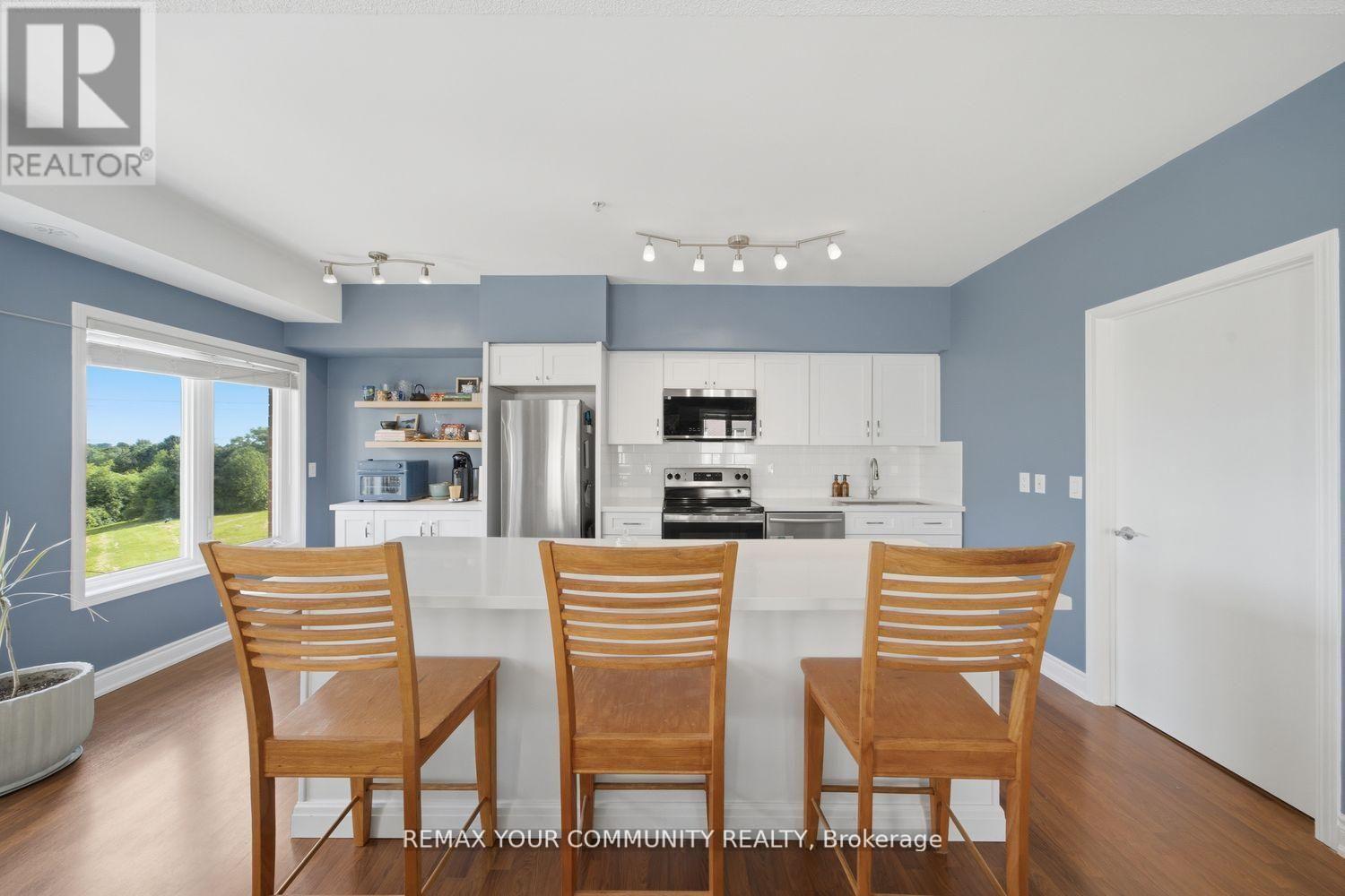 ##204 35 RICHGROVE DRIVE - 19