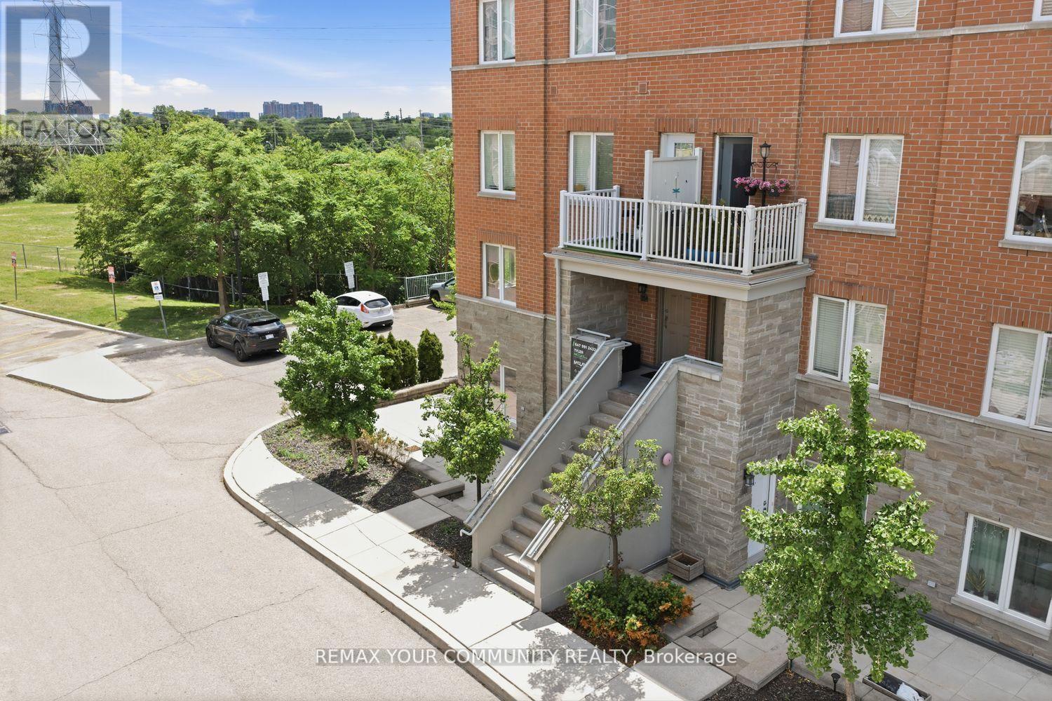 ##204 35 RICHGROVE DRIVE - 2