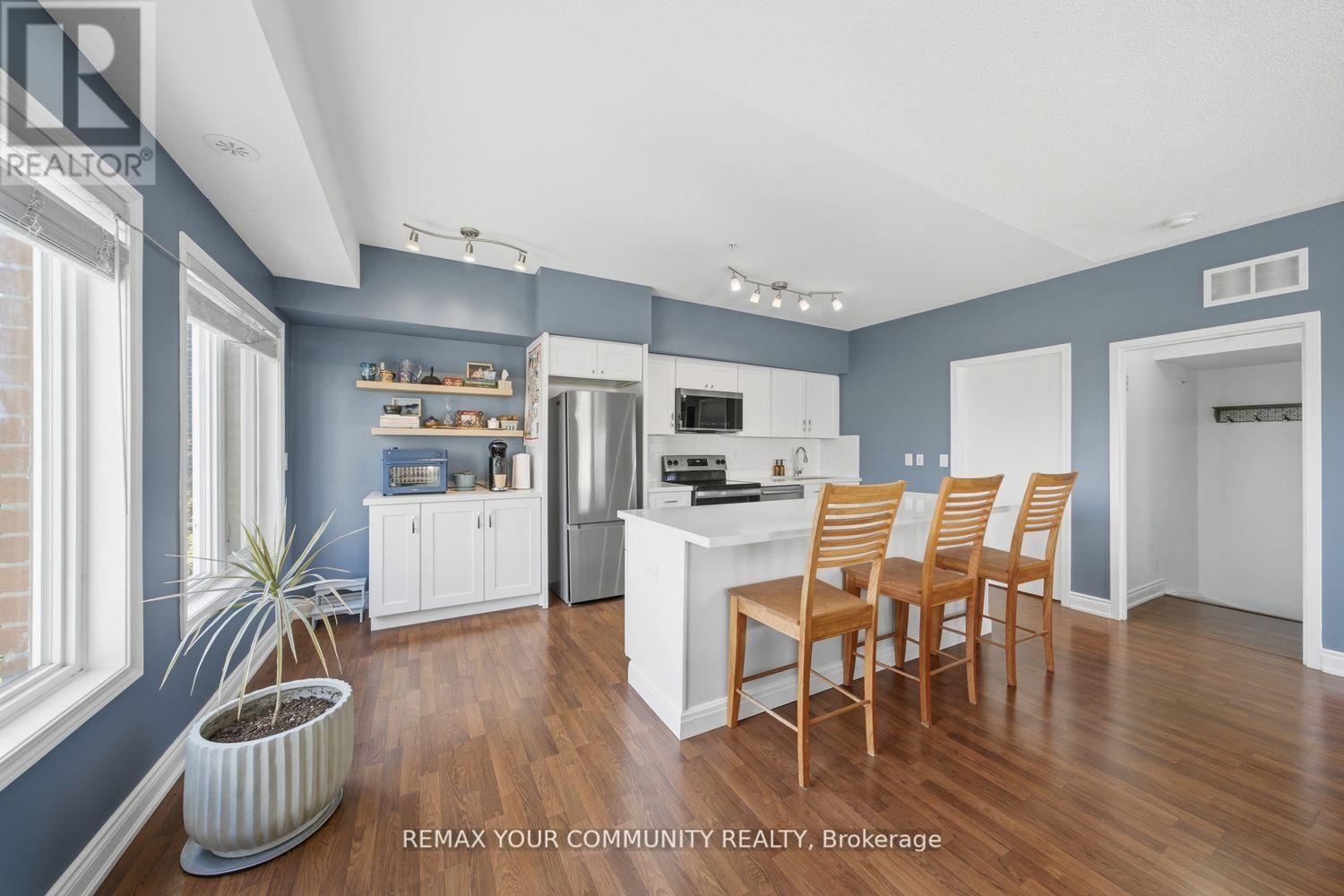 ##204 35 RICHGROVE DRIVE - 20