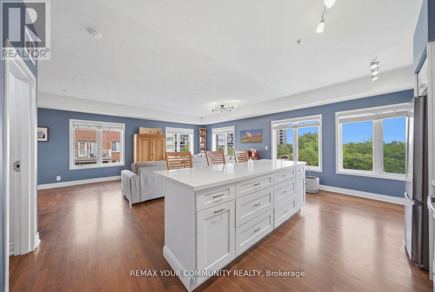##204 35 RICHGROVE DRIVE - 23